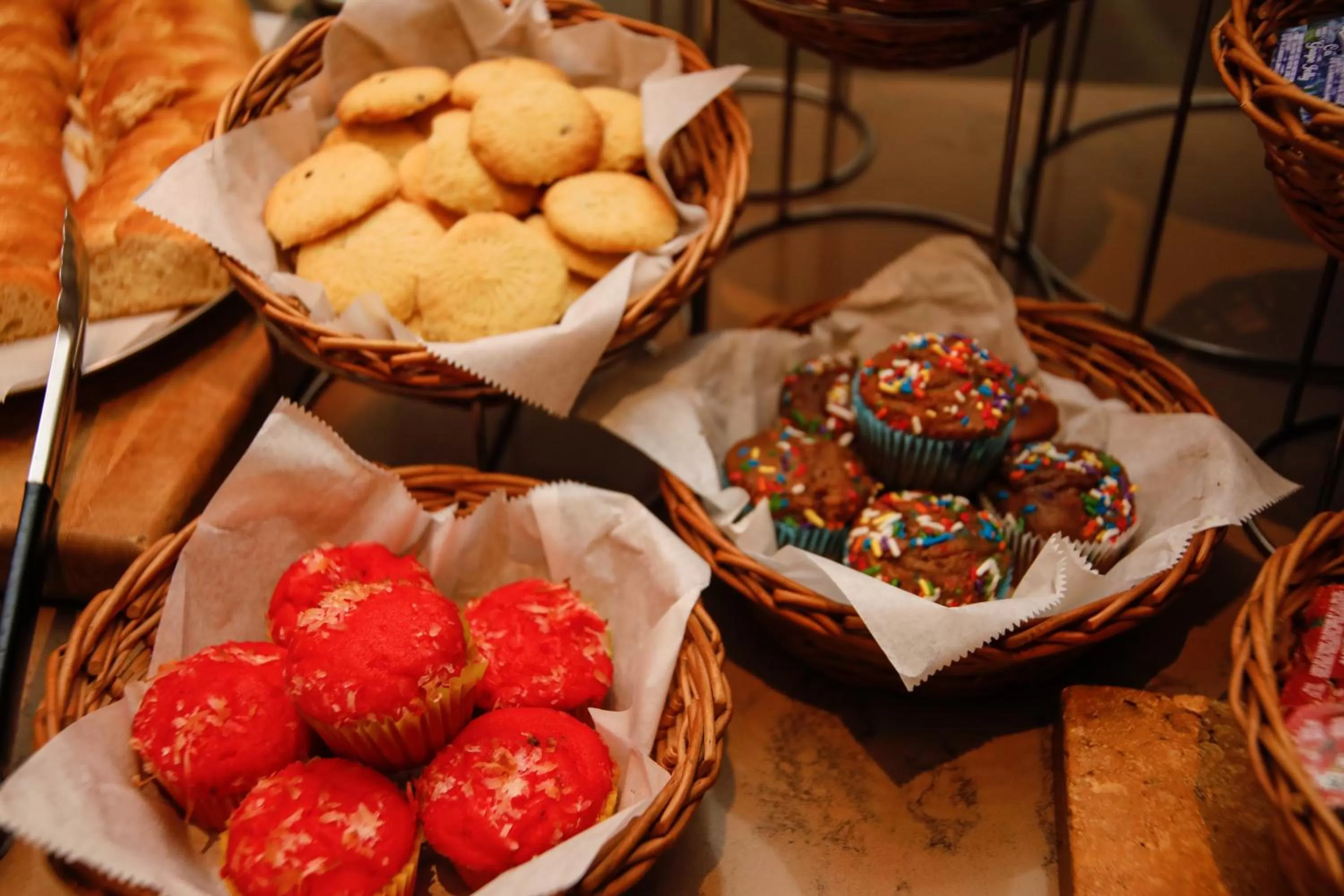 Buffet breakfast in Plaza Paitilla Inn