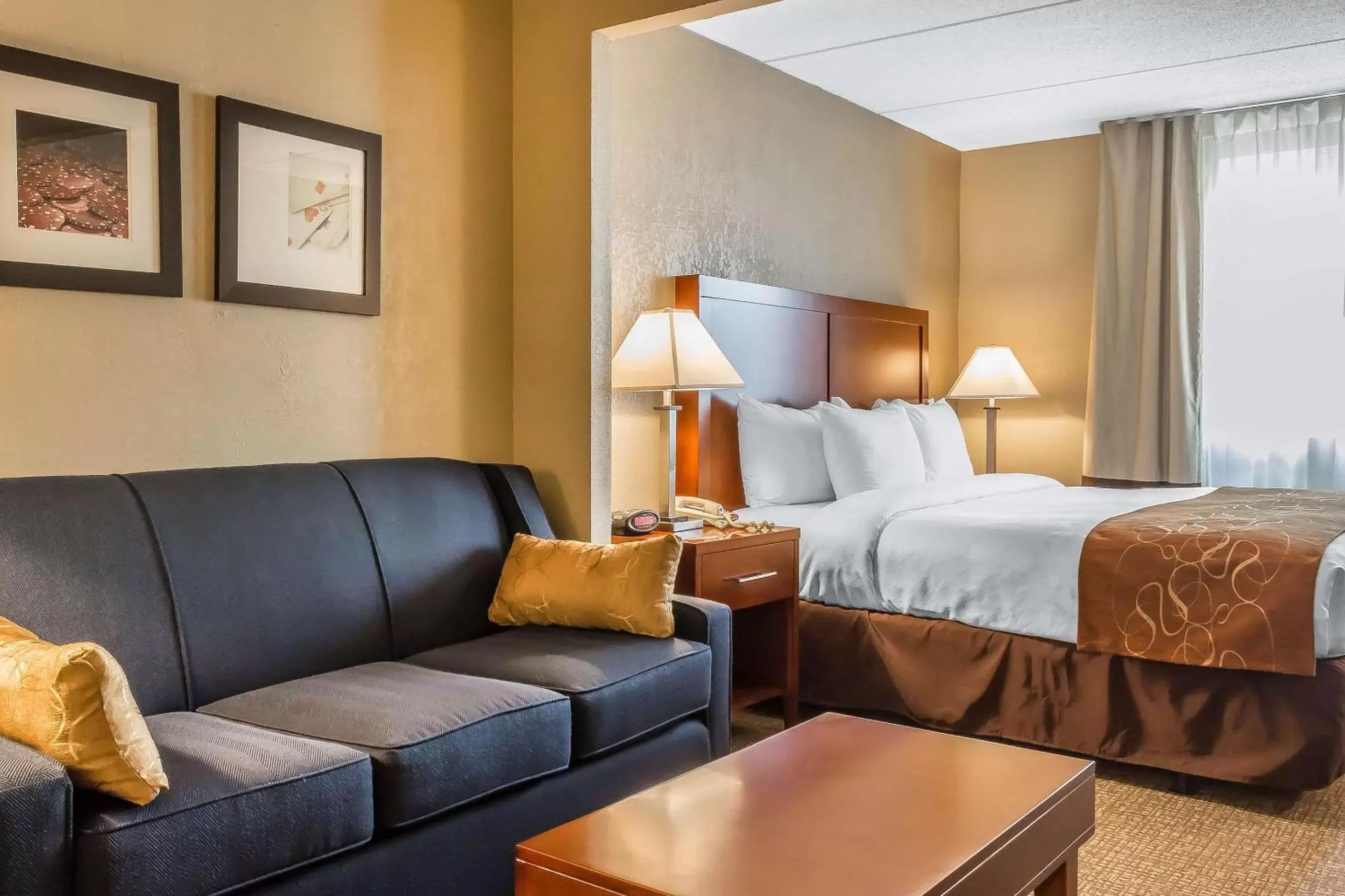 Bedroom, Bed in Comfort Suites Near Casinos Norwich-Uncasville