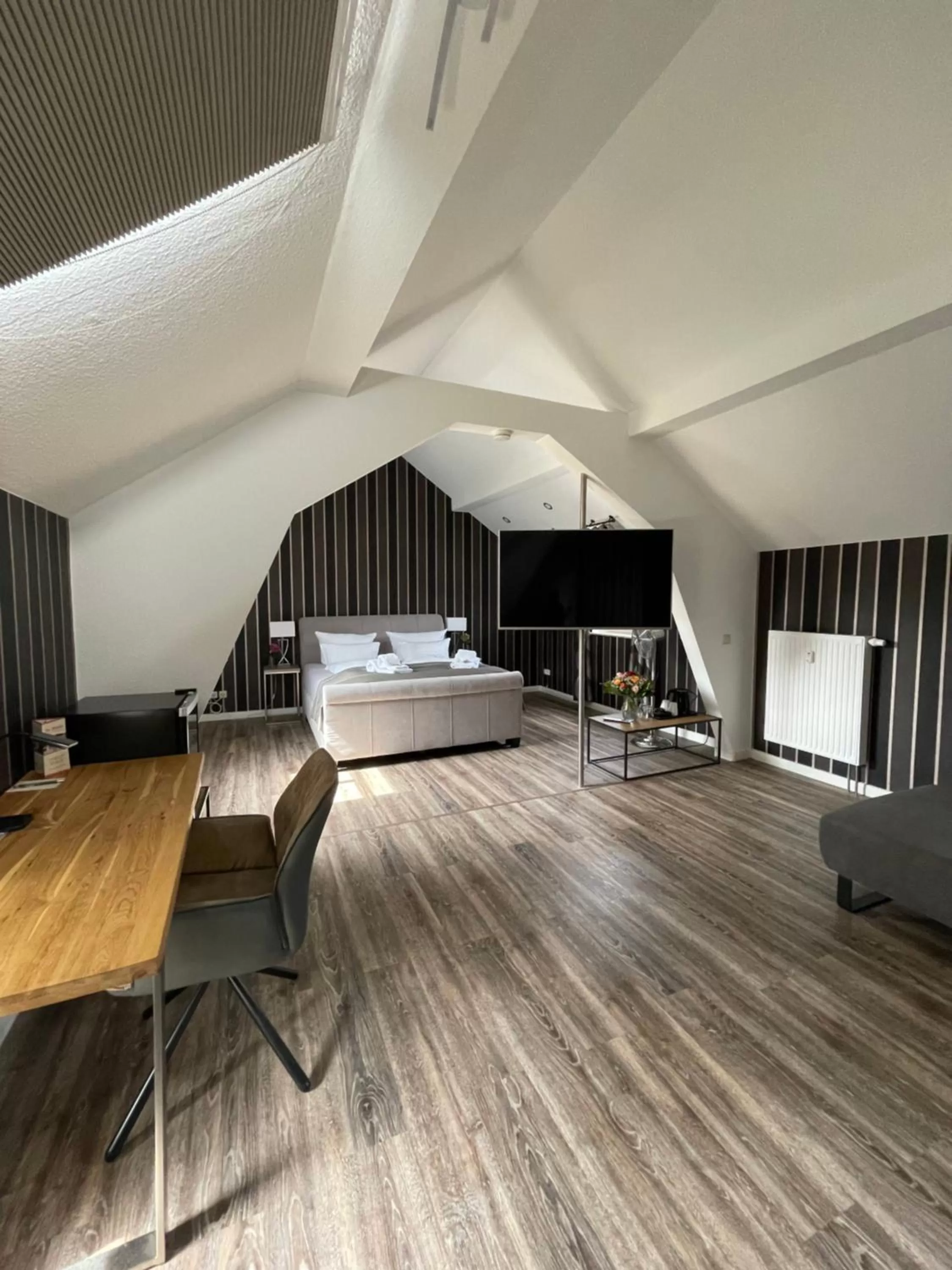 Living room, Bed in "Zur Altstadt - Am Fuße der Osterburg" Gaststätte, Pension, FEWO