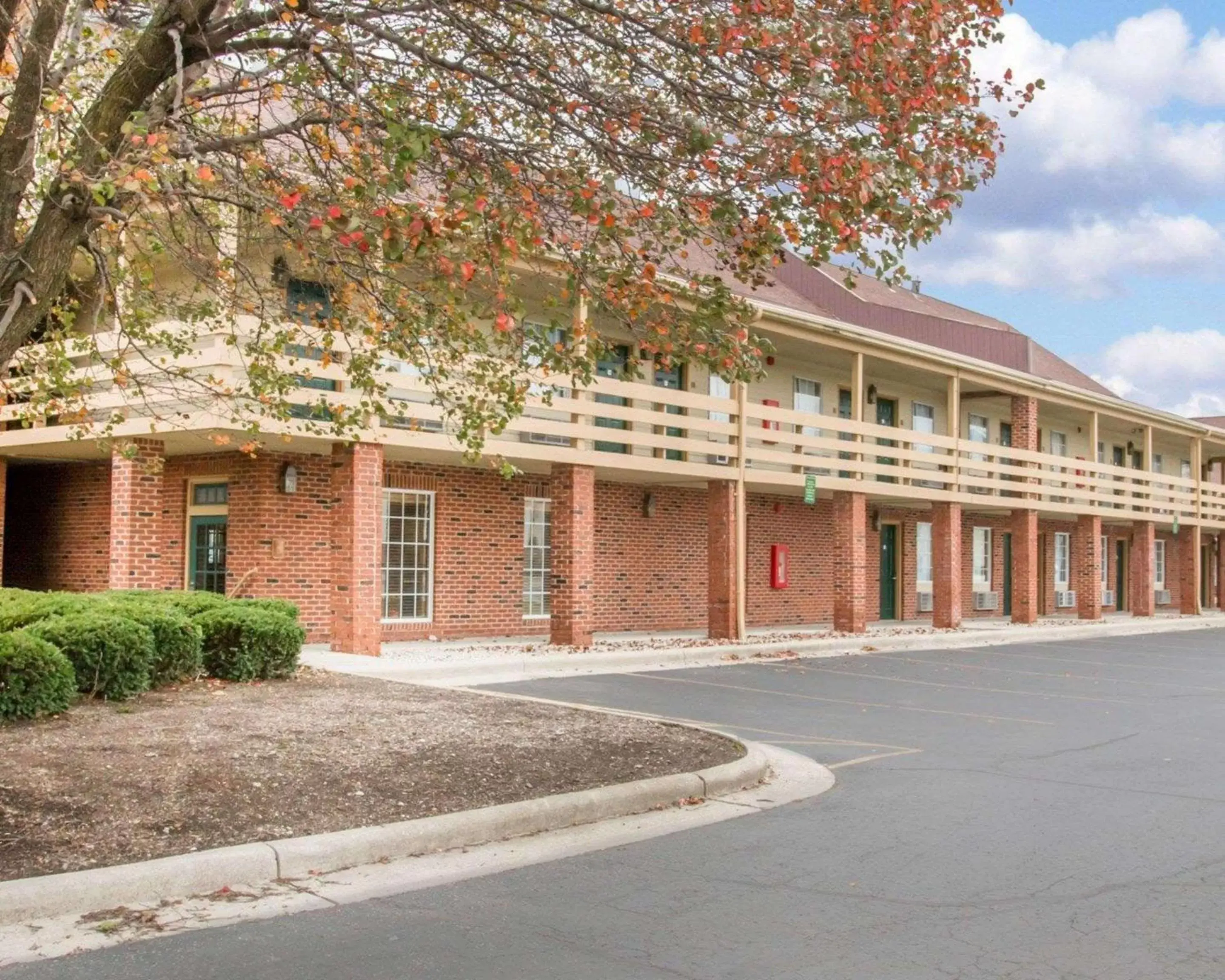 Property Building in Quality Inn Findlay