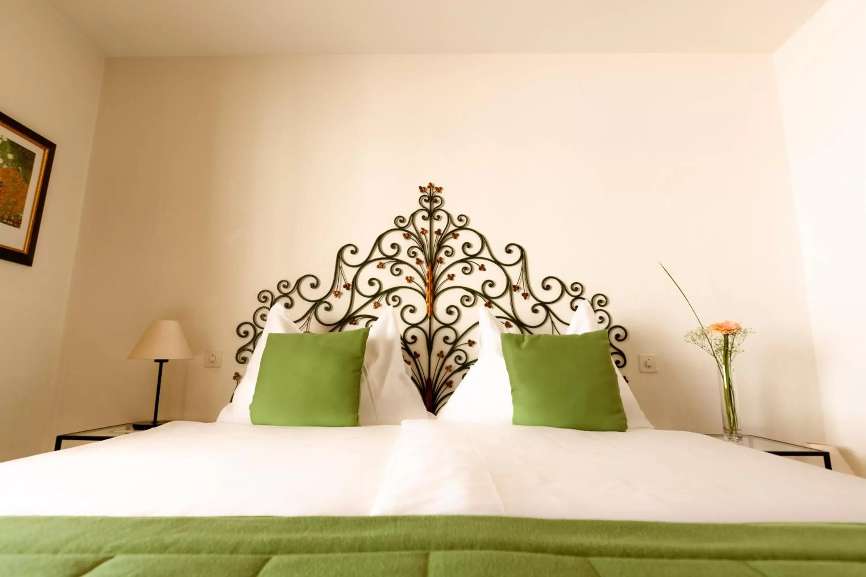 Bed in Suiten-Hotel Sunstar Brissago