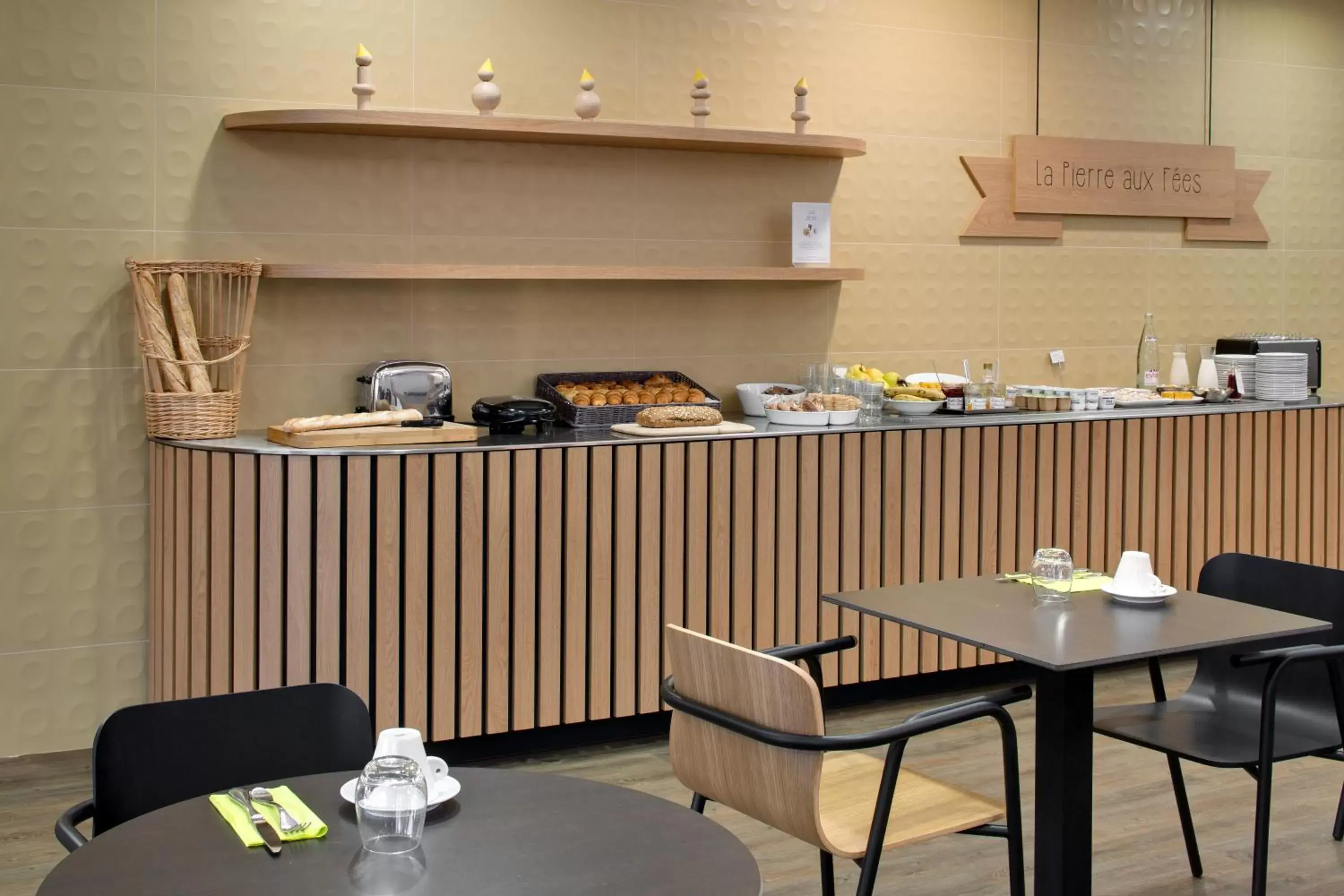 Restaurant/Places to Eat in Hôtel ibis Styles Montargis Arboria