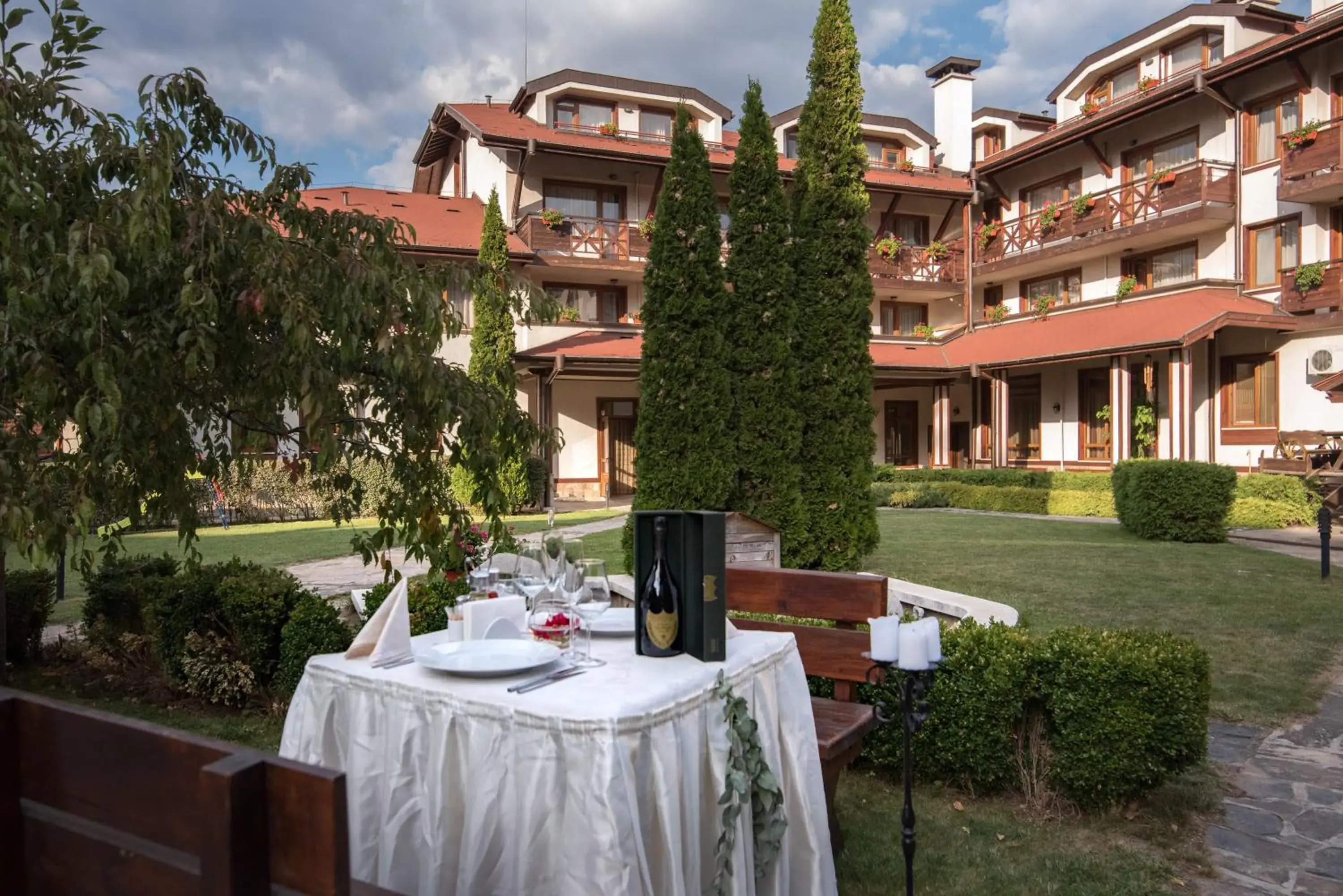 Garden in Evelina Palace Hotel