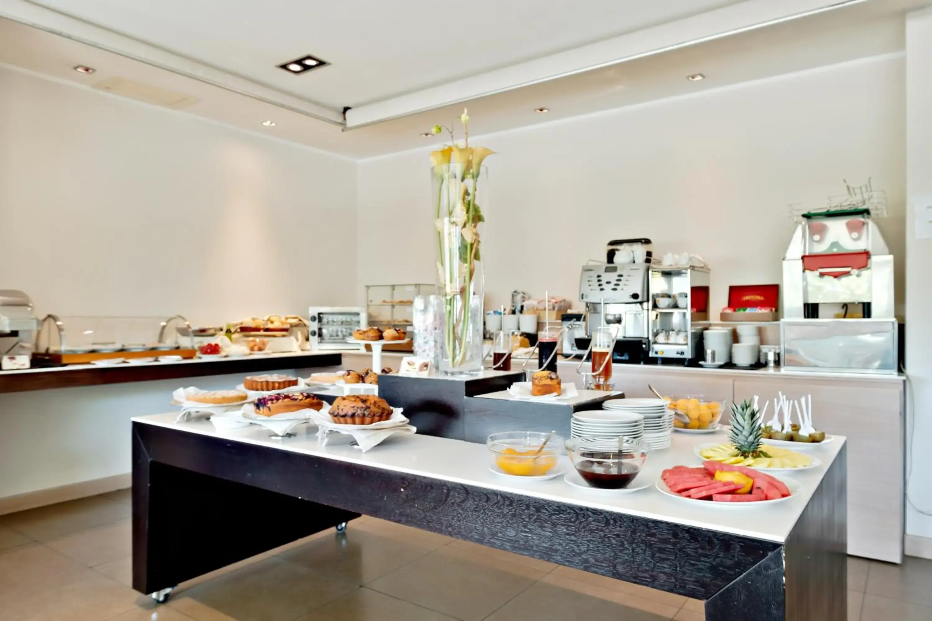 Buffet breakfast, Restaurant/Places to Eat in Italiana Hotels Cosenza