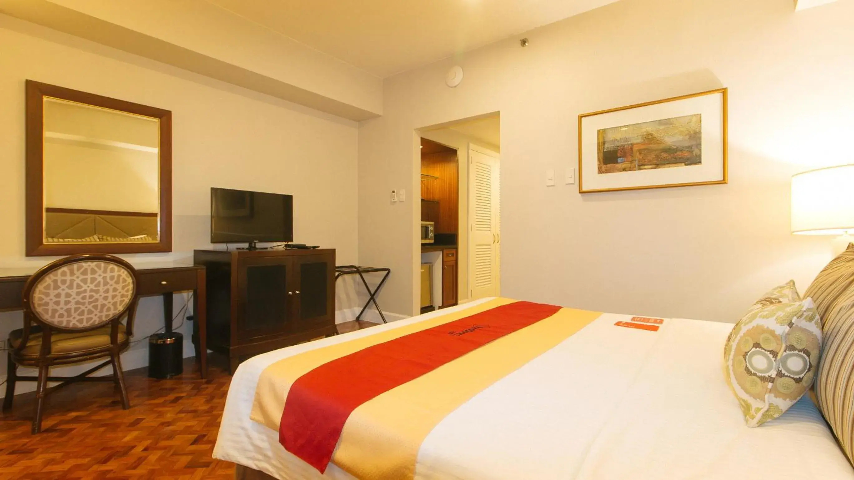 Bed in RedDoorz Premium @ The Residences Olympia Makati