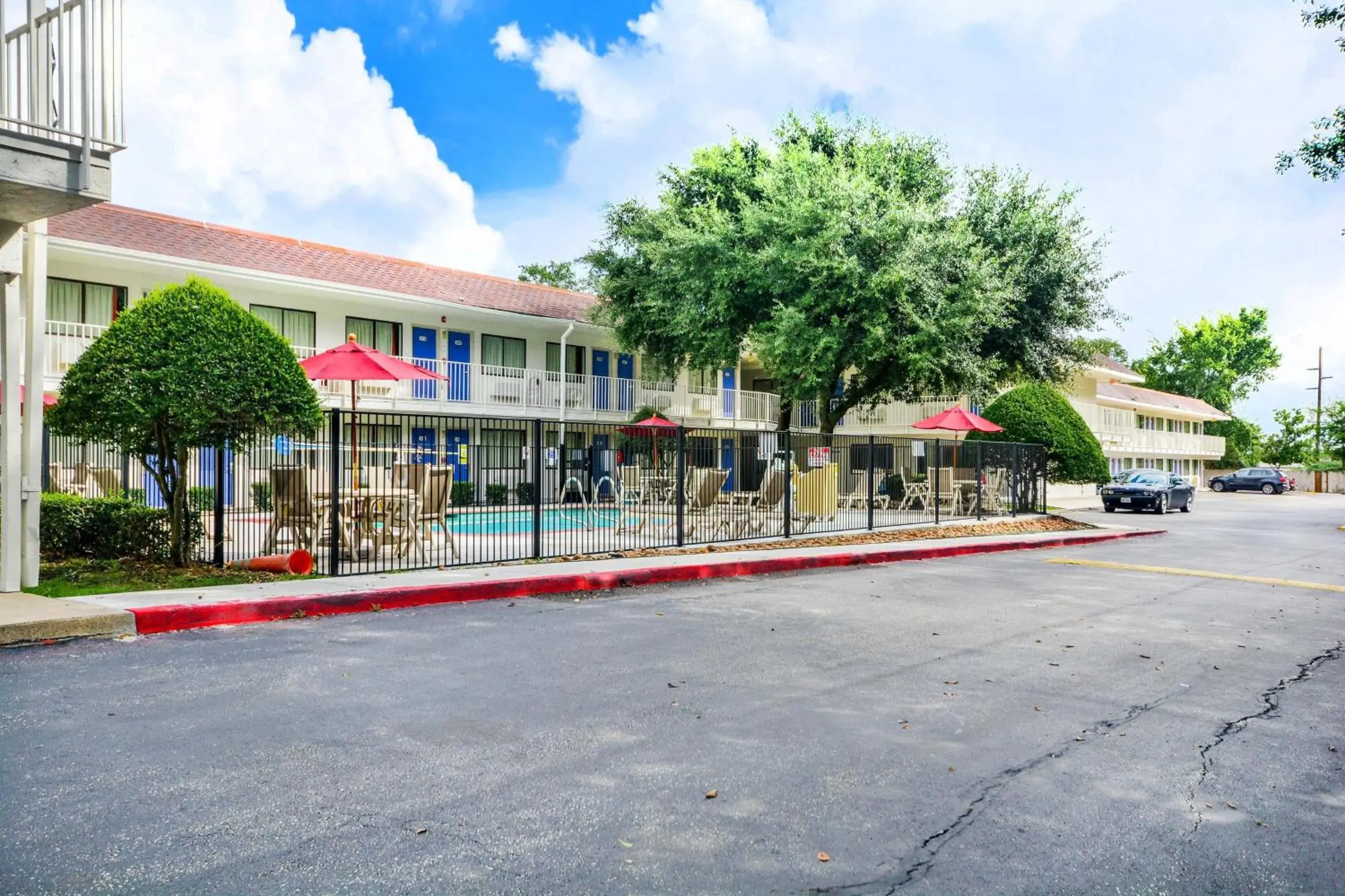 Facade/entrance, Property Building in Motel 6-Huntsville, TX