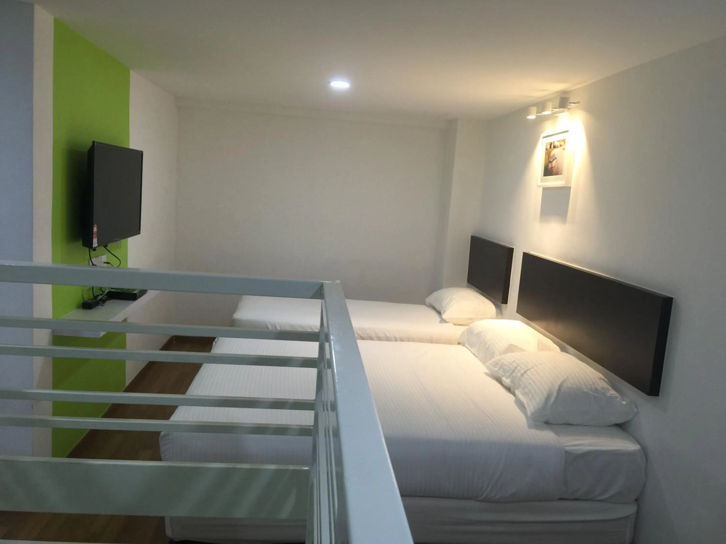 bunk bed, Bed in Apple Inn Hotel