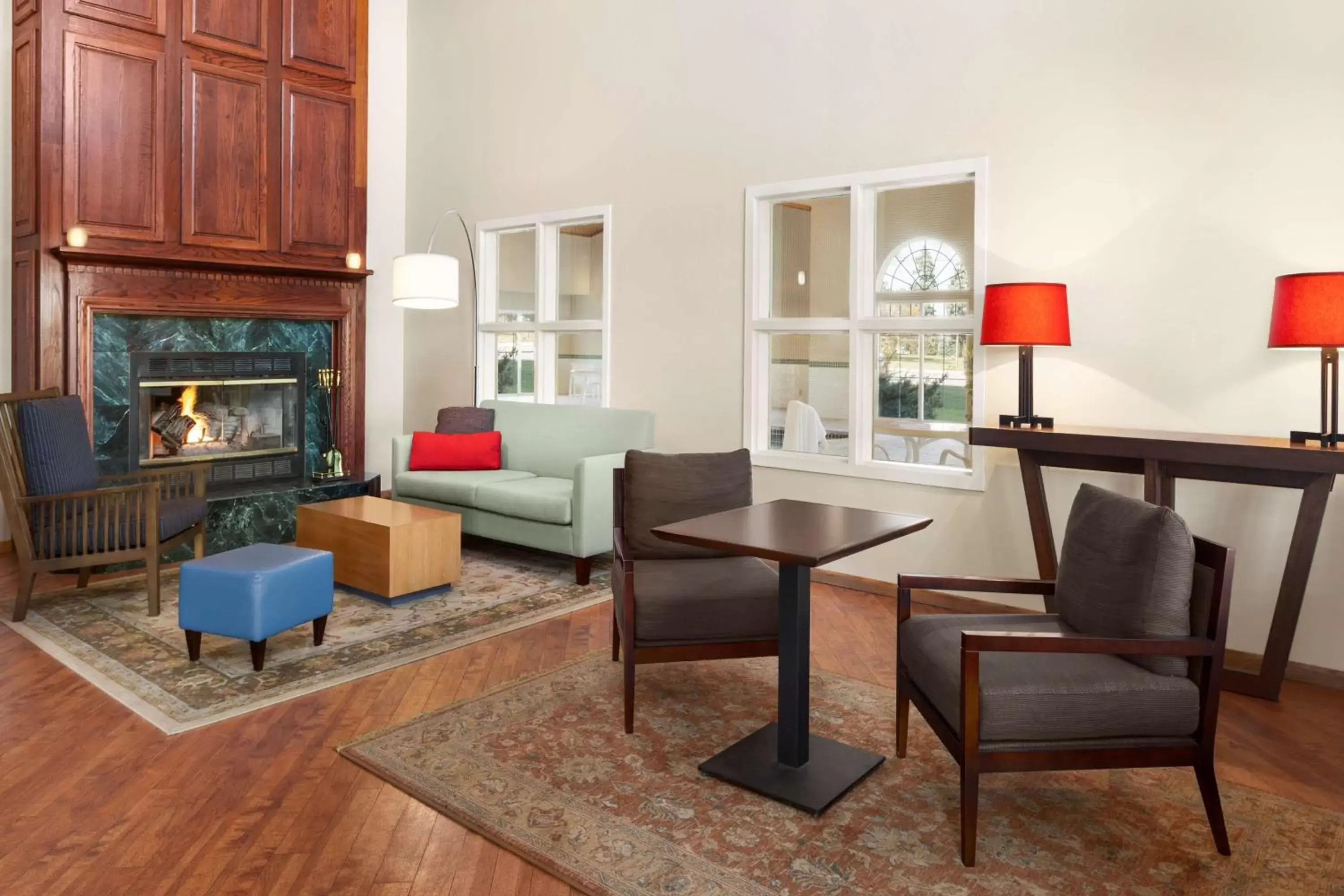 Lobby or reception, Seating Area in Country Inn & Suites by Radisson, Fort Dodge, IA