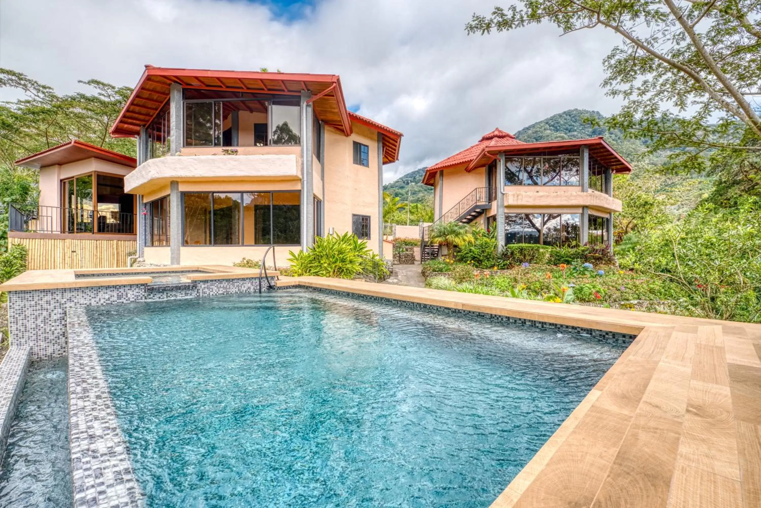Swimming pool in The Inn at Palo Alto Swimming pool in The Inn at Palo Alto
