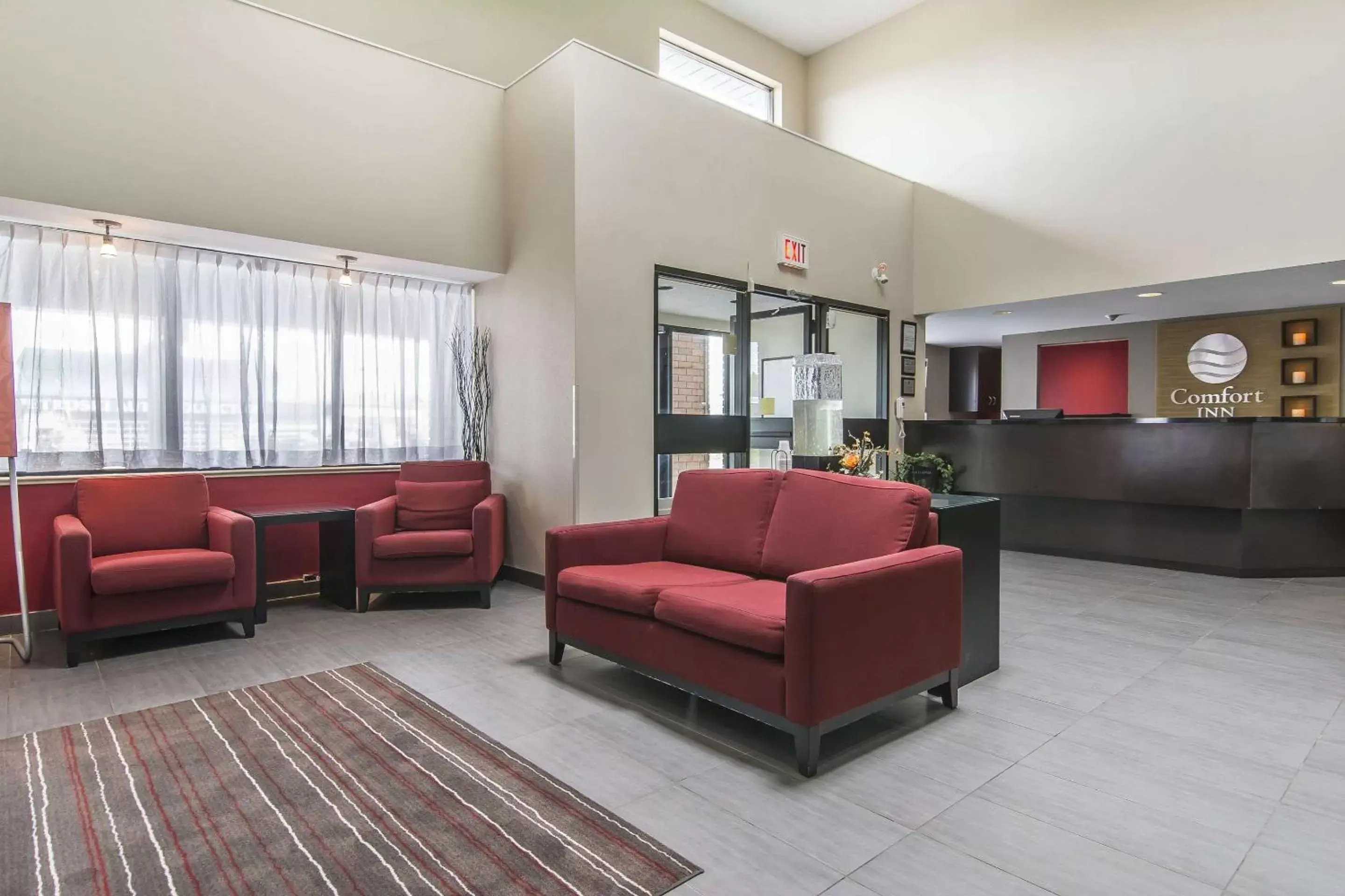 Lobby or reception, Seating Area in Comfort Inn Timmins