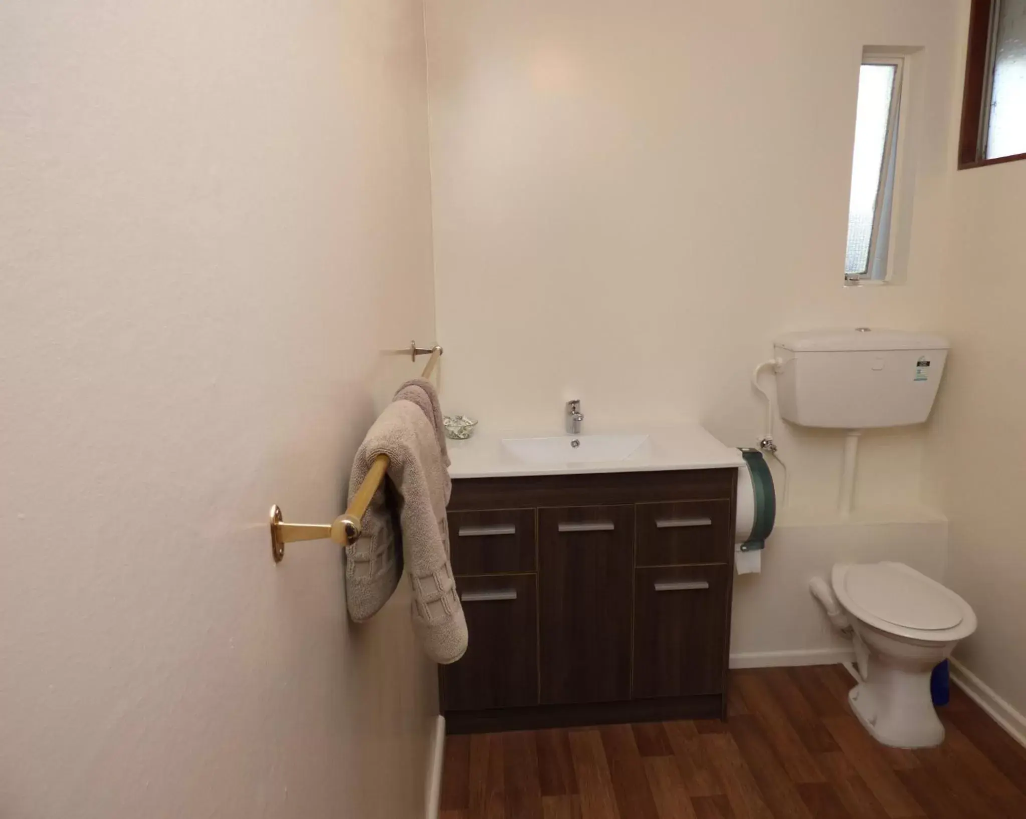 Large One-Bedroom Apartment in Anchor Motel