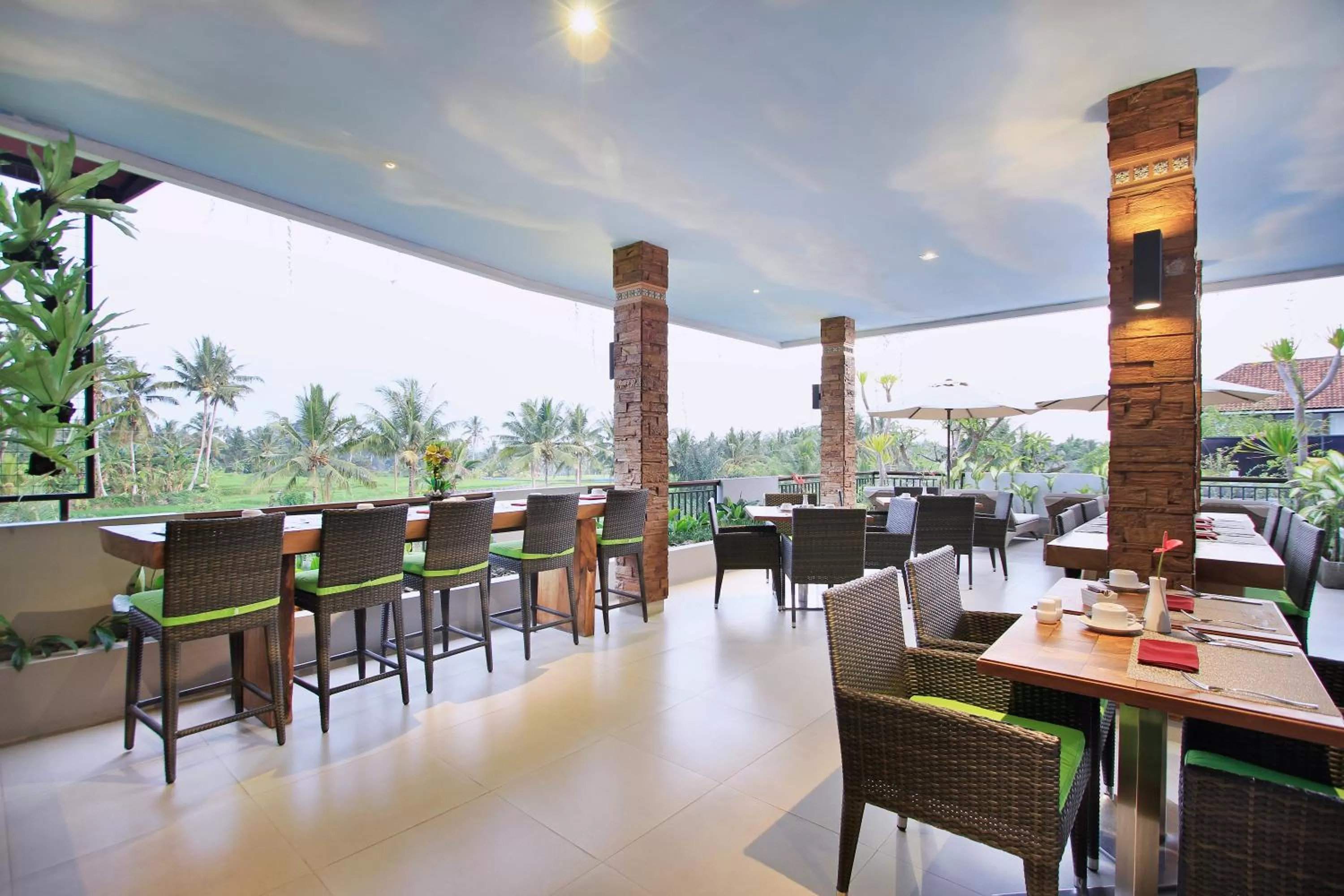 Restaurant/places to eat in Puri Padma Hotel