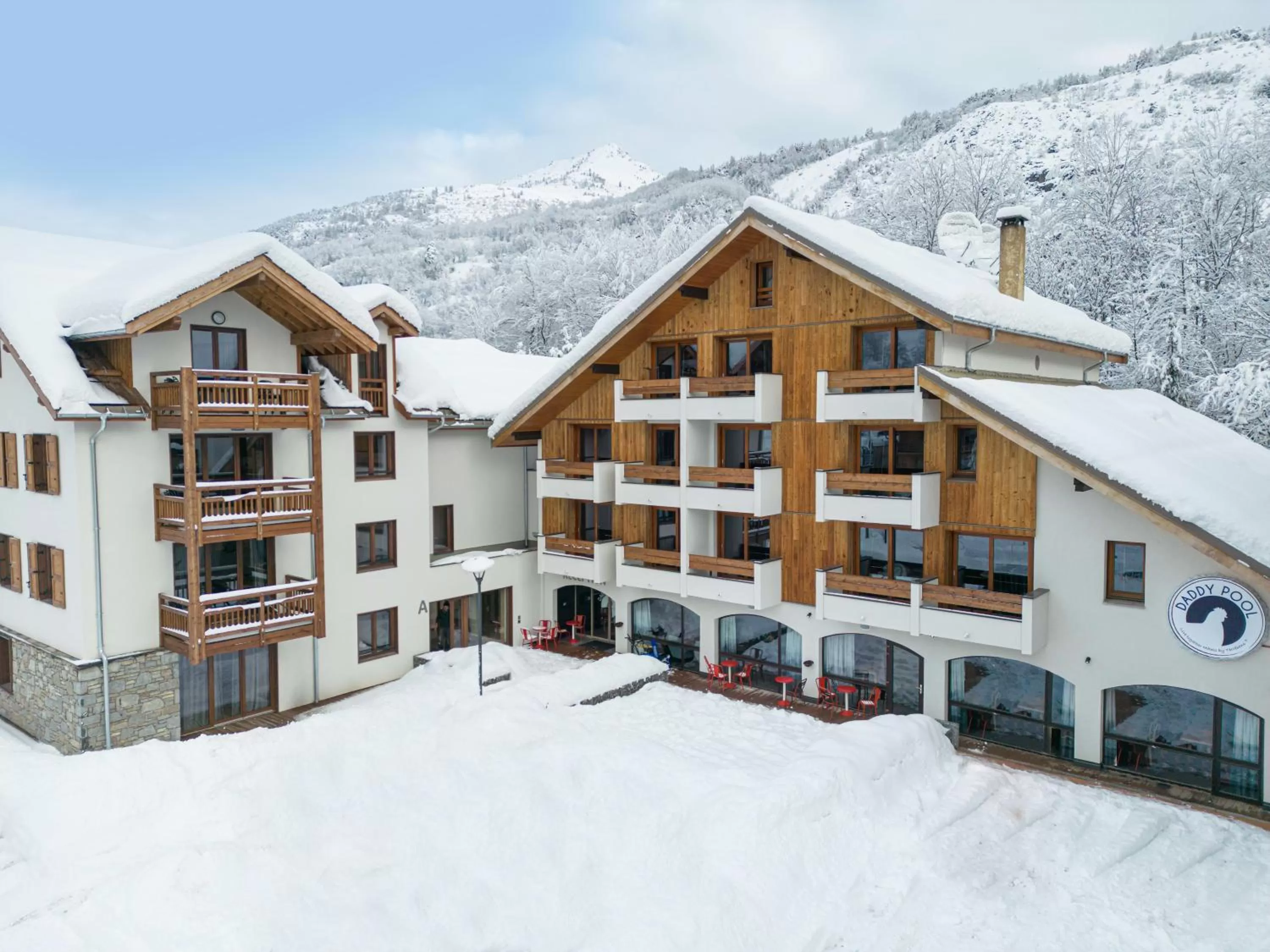 Property building in Hôtel Le Cristal Lodge - TERRESENS