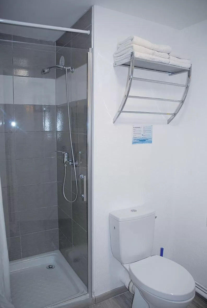 Shower in Contact Hotel LE SUD Montpellier Aéroport Parc Expo Arena
