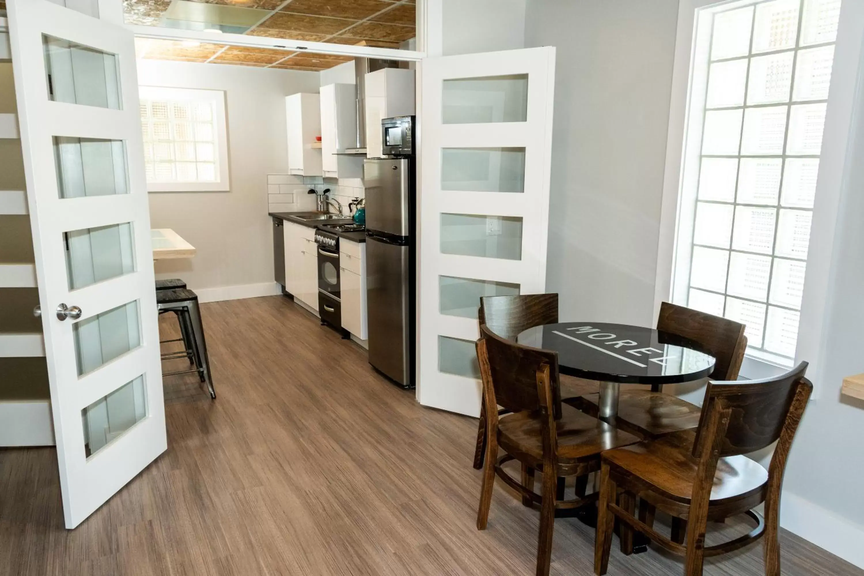 Kitchen or kitchenette, Dining Area in Morel Executive Suites