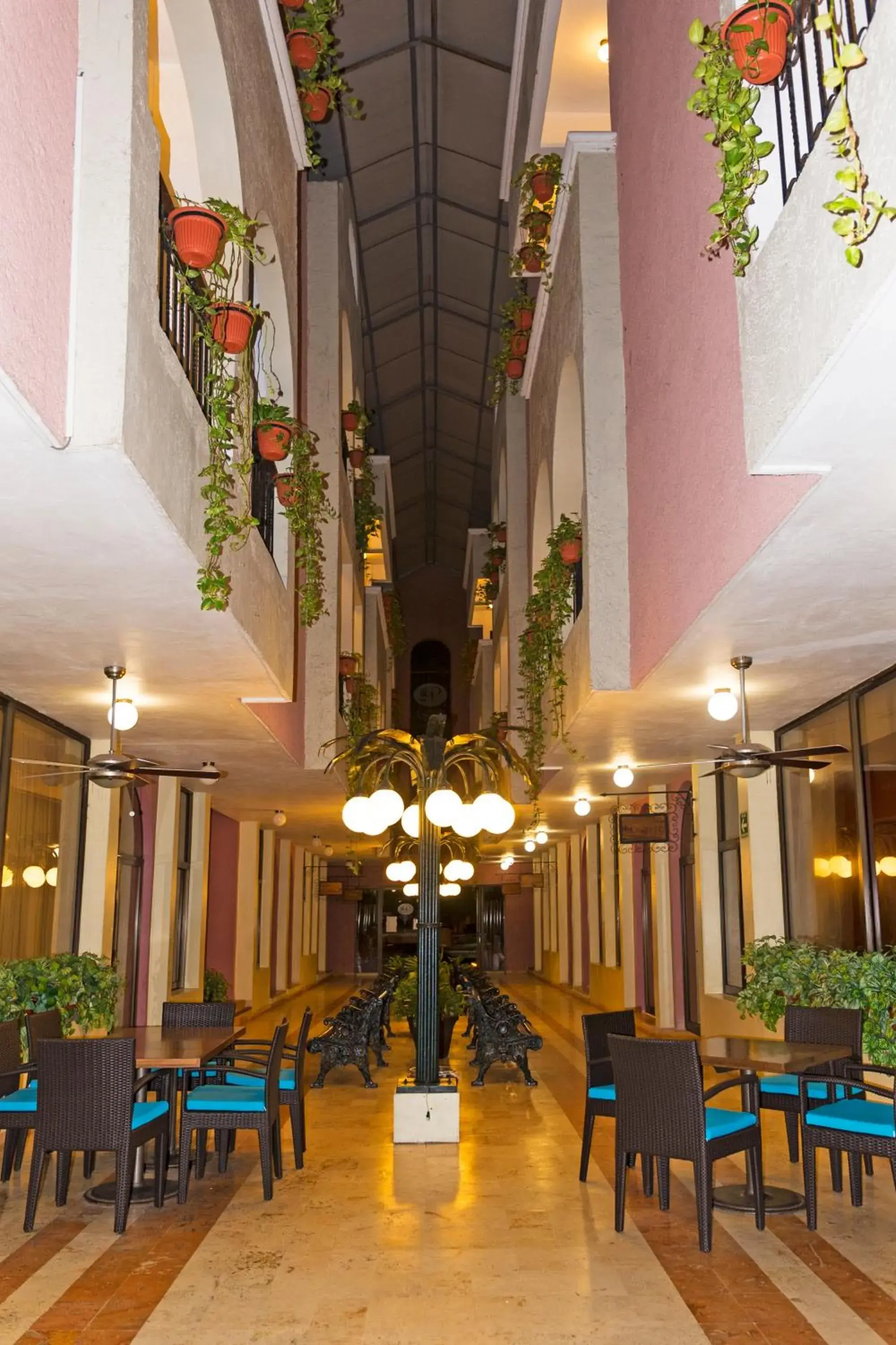 Patio, Restaurant/Places to Eat in Hotel del Paseo Campeche