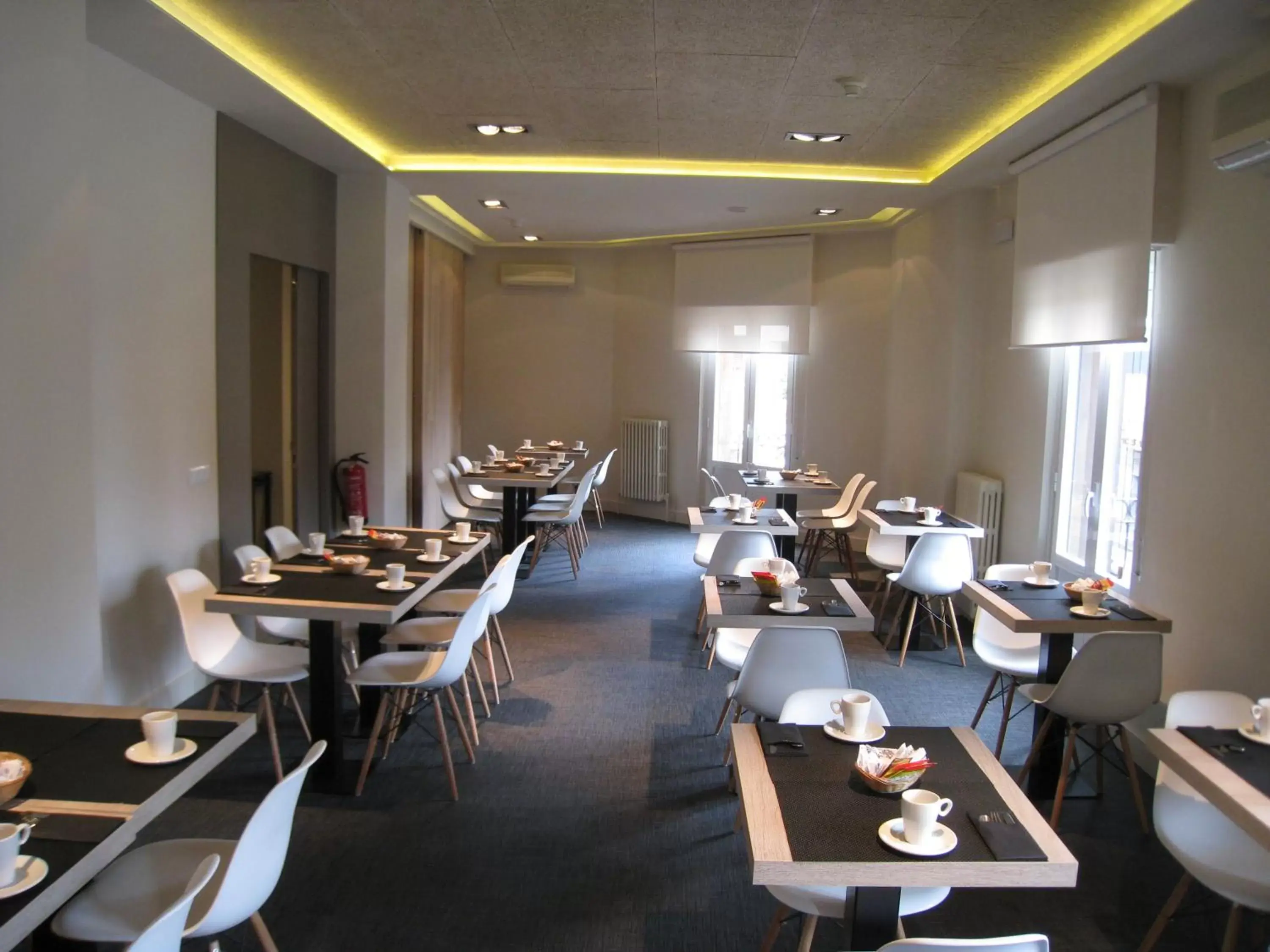 Restaurant/Places to Eat in Hotel Leyre