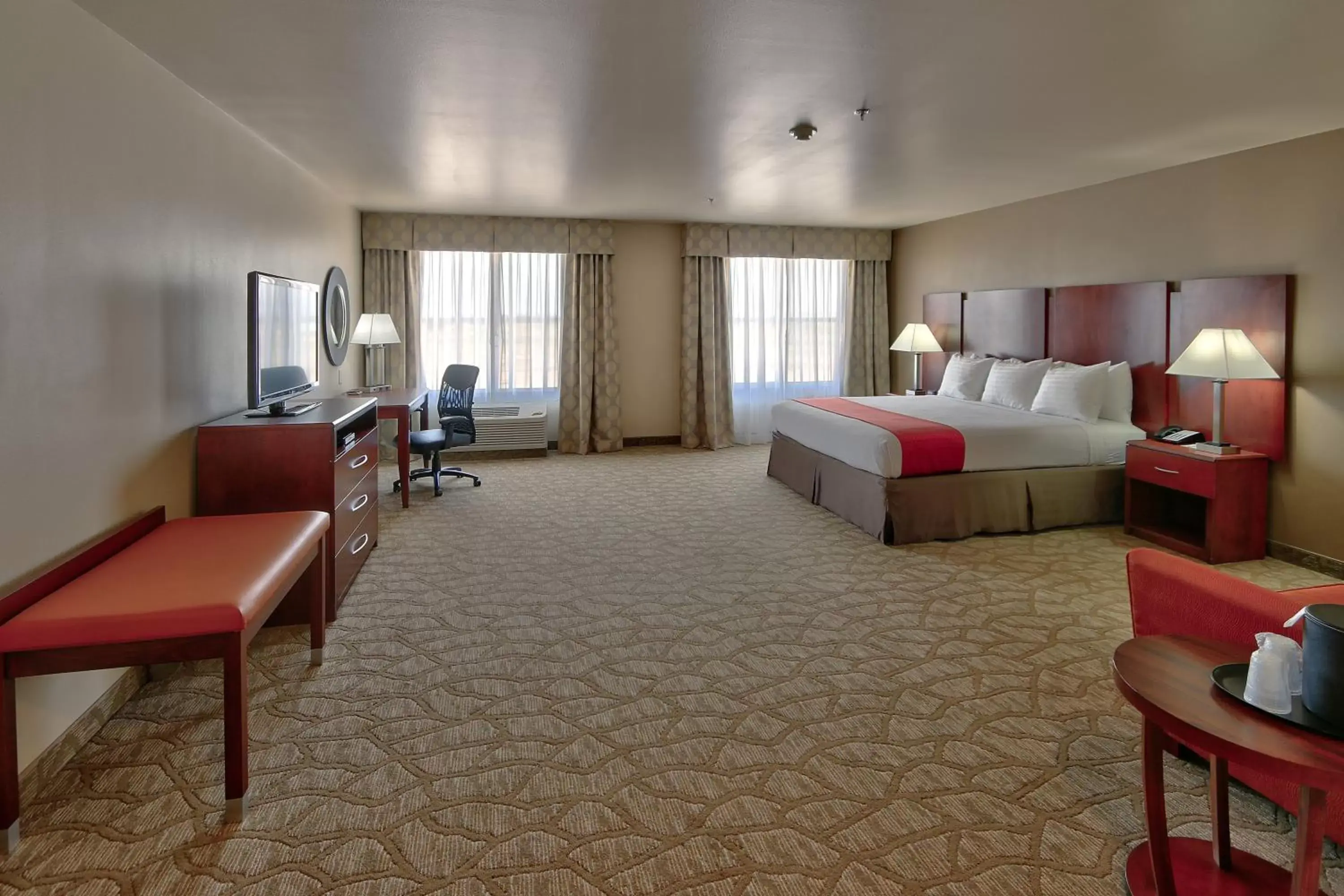 Photo of the whole room in Holiday Inn Roswell, an IHG Hotel