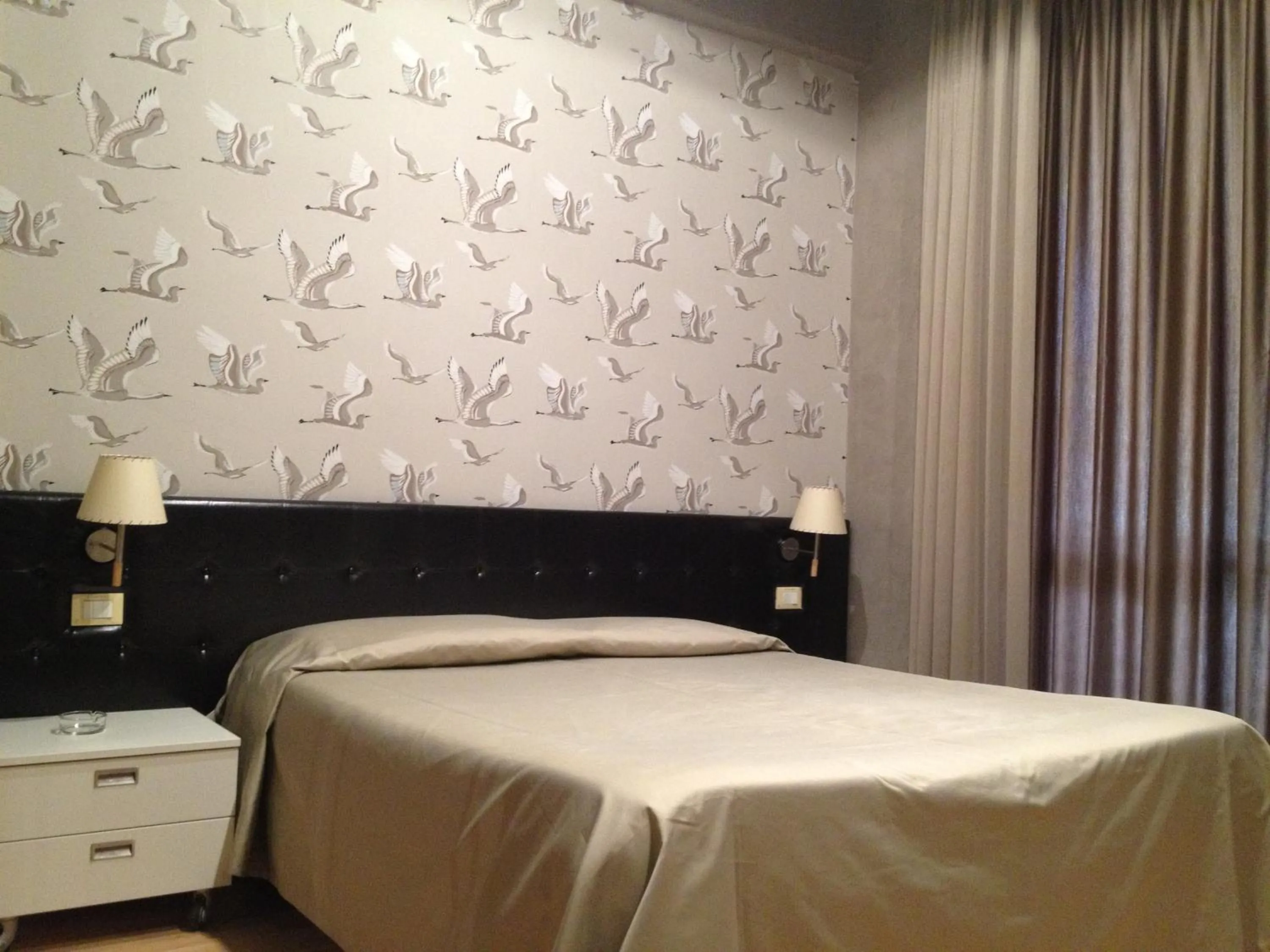 Photo of the whole room, Bed in Hotel San Francisco