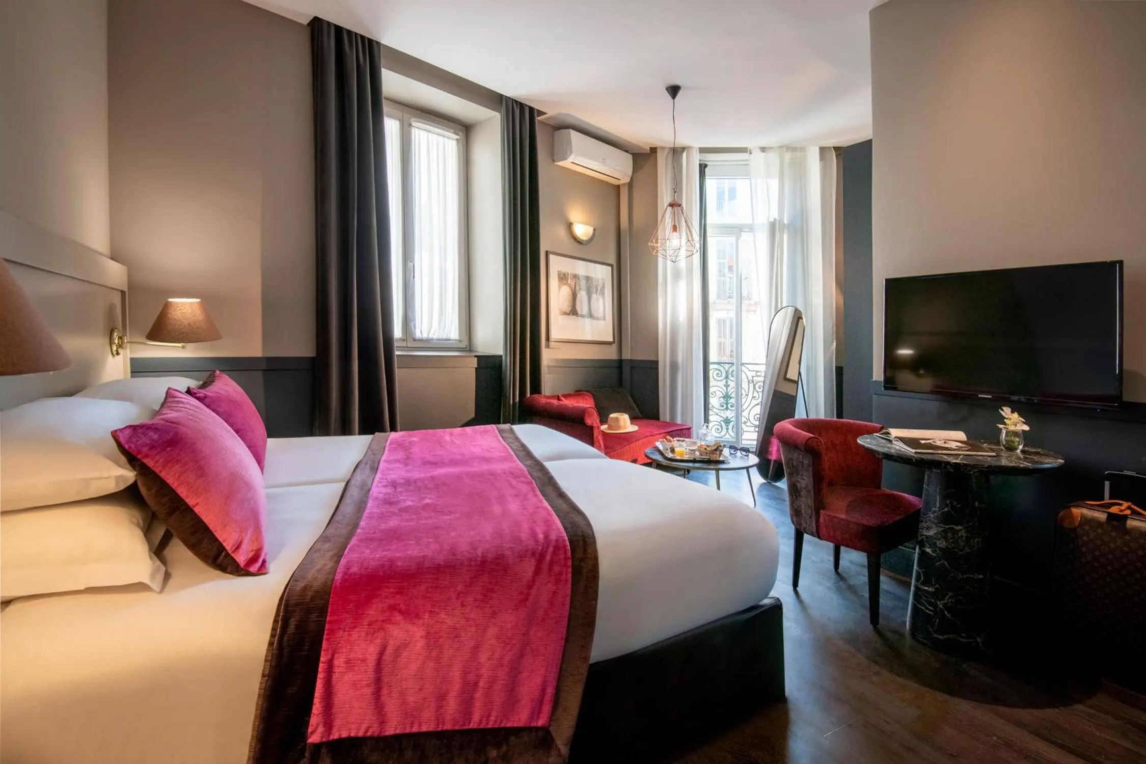 hair dresser, Bed in Best Western Plus Nice Cosy Hotel