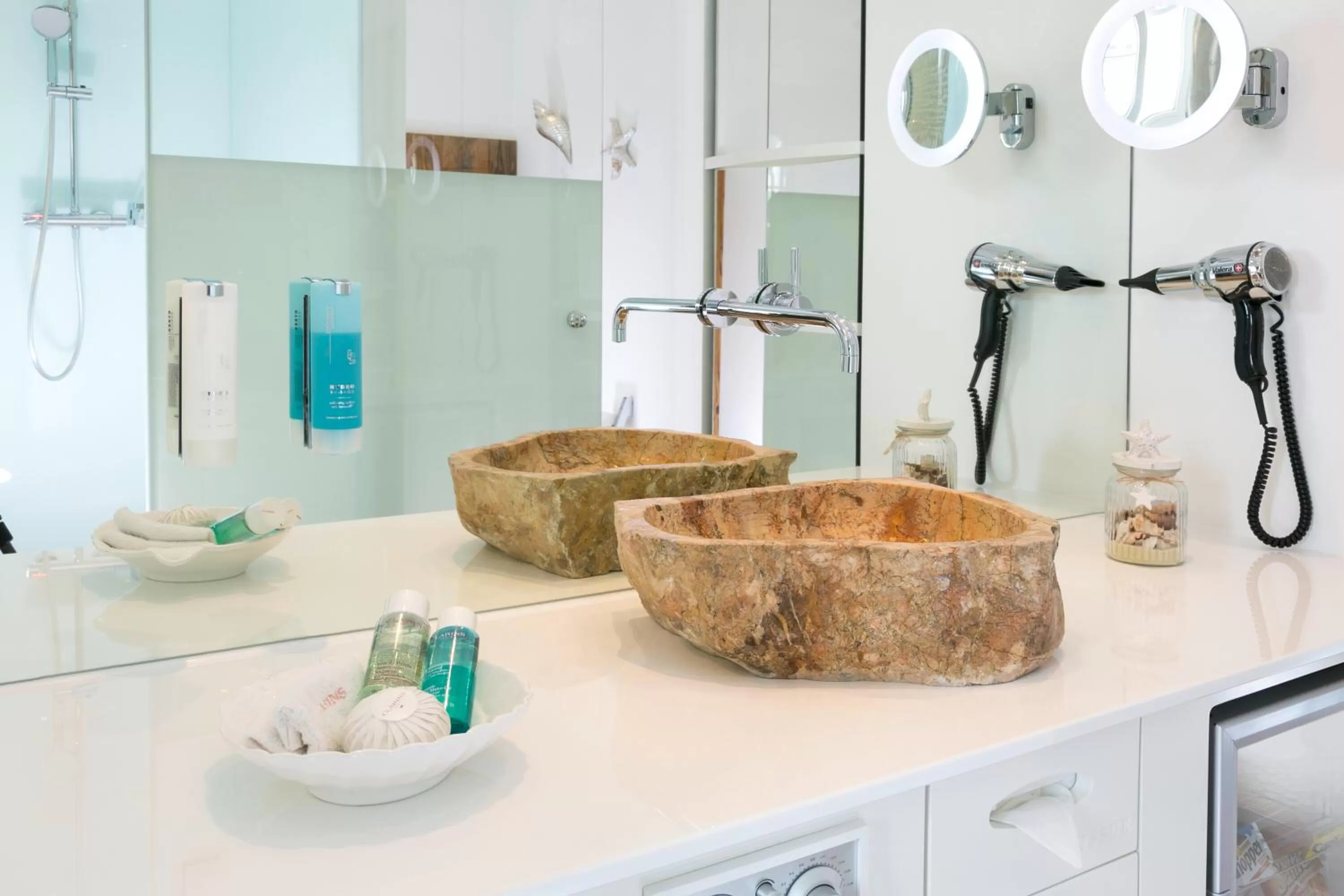 Bathroom in YachtHotel Helvetia Spa- und Wellnessdomizil