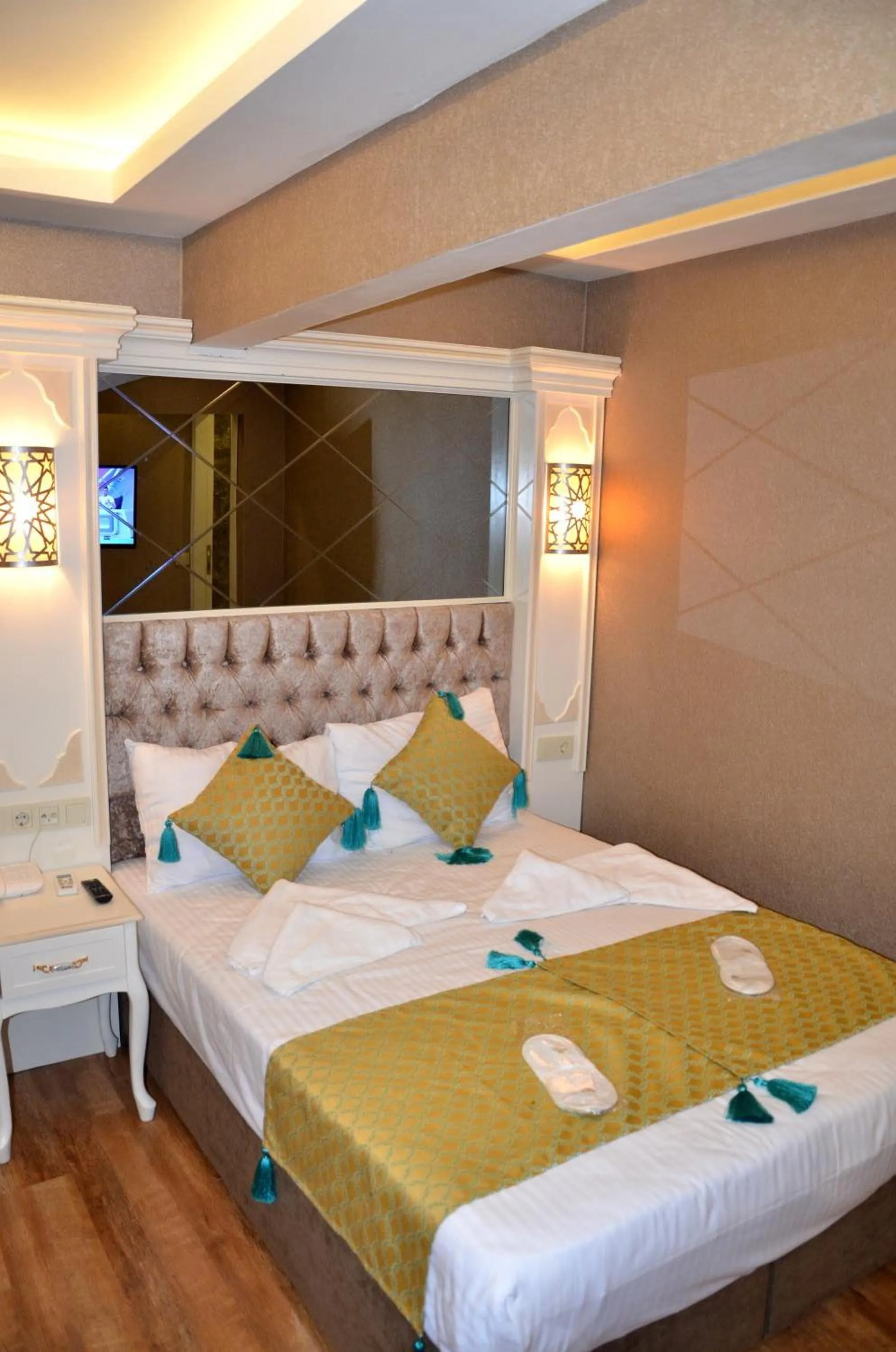 Bedroom, Bed in Sun Comfort Hotel