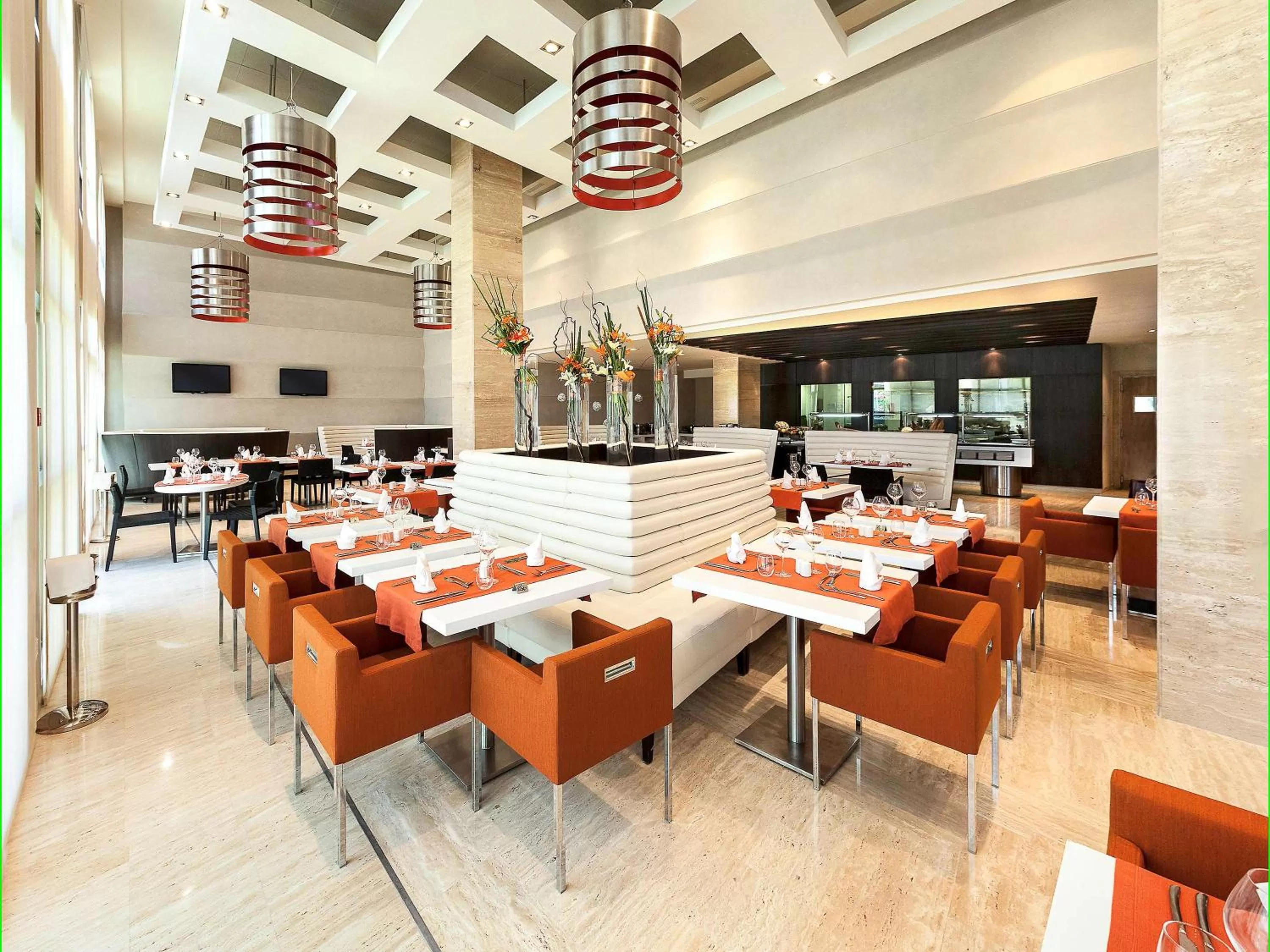 Restaurant/places to eat in Novotel Tunis