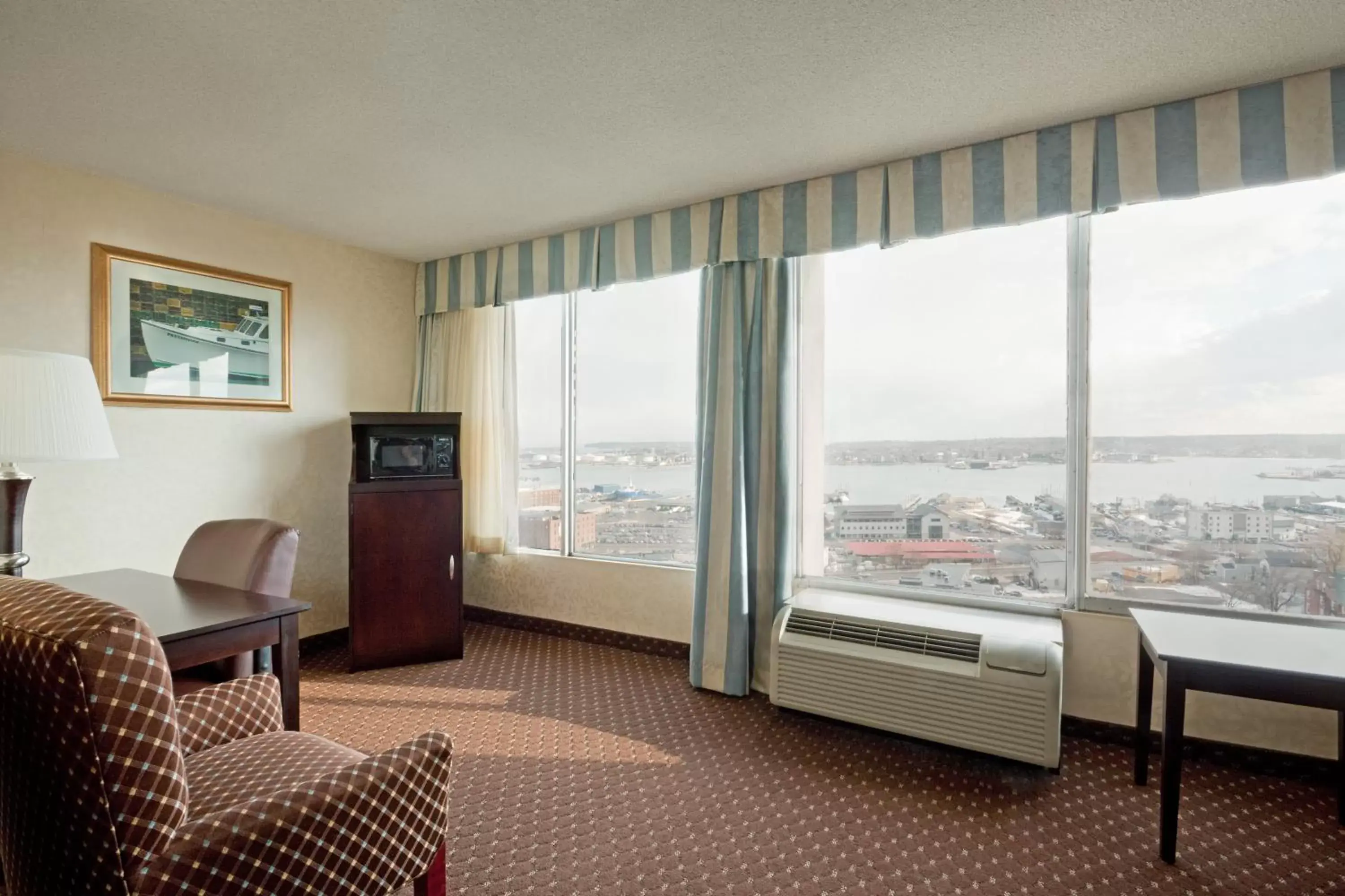 Photo of the whole room in Holiday Inn Portland-By the Bay, an IHG Hotel