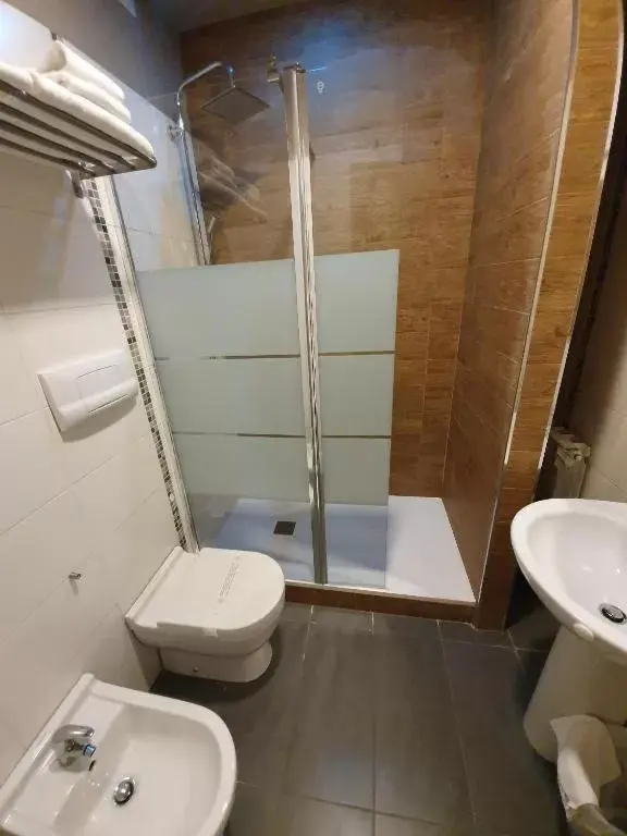 Bathroom in Dannunziano Aparthotel