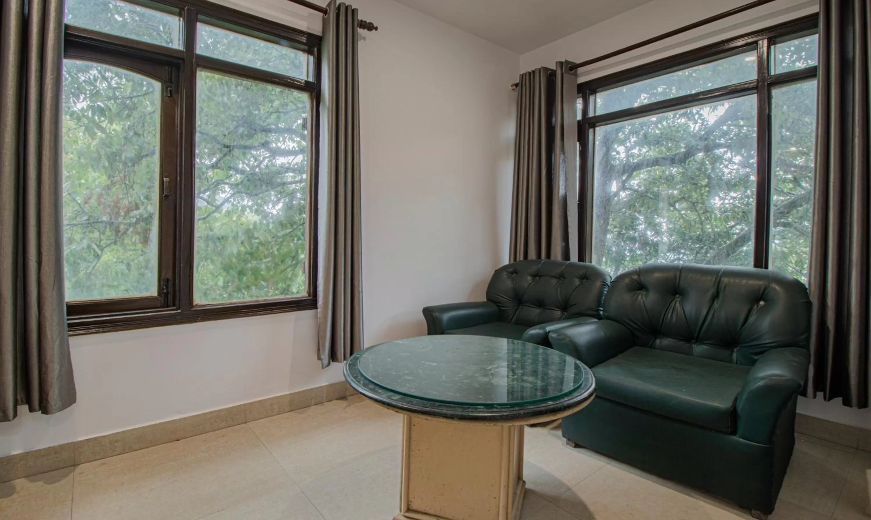 Seating area in Itsy Hotels Peak View, 300 Mts From Mall Road