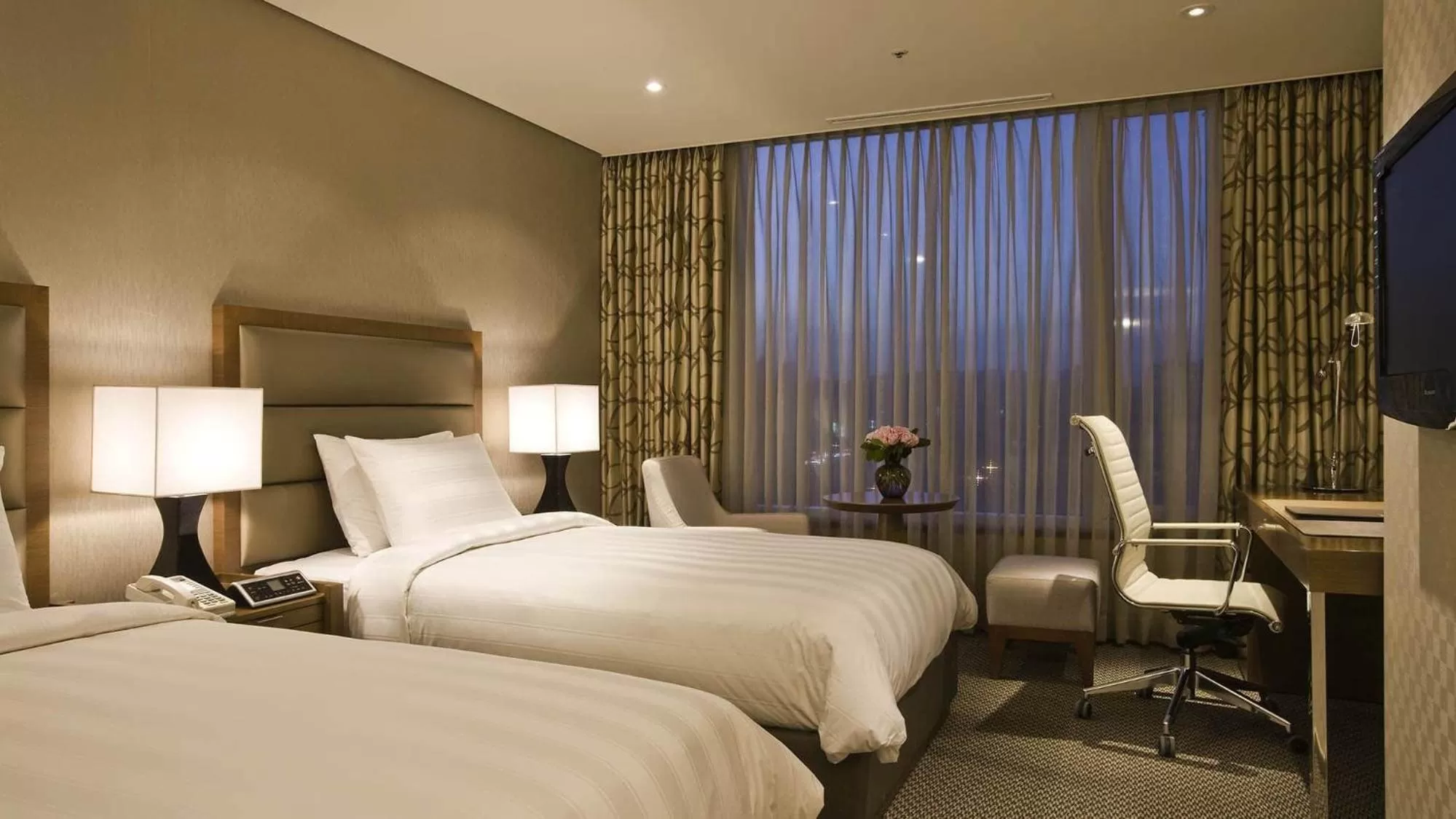 Bedroom, Bed in LOTTE CITY HOTEL Mapo