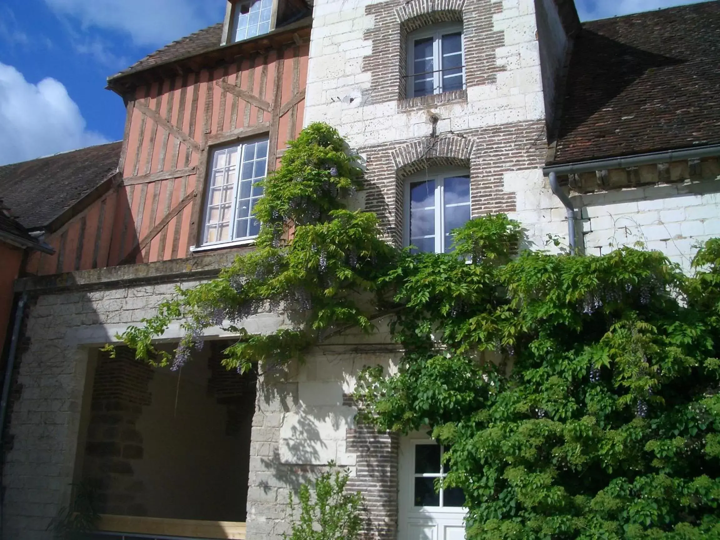 Facade/Entrance in Chateau Des Roises