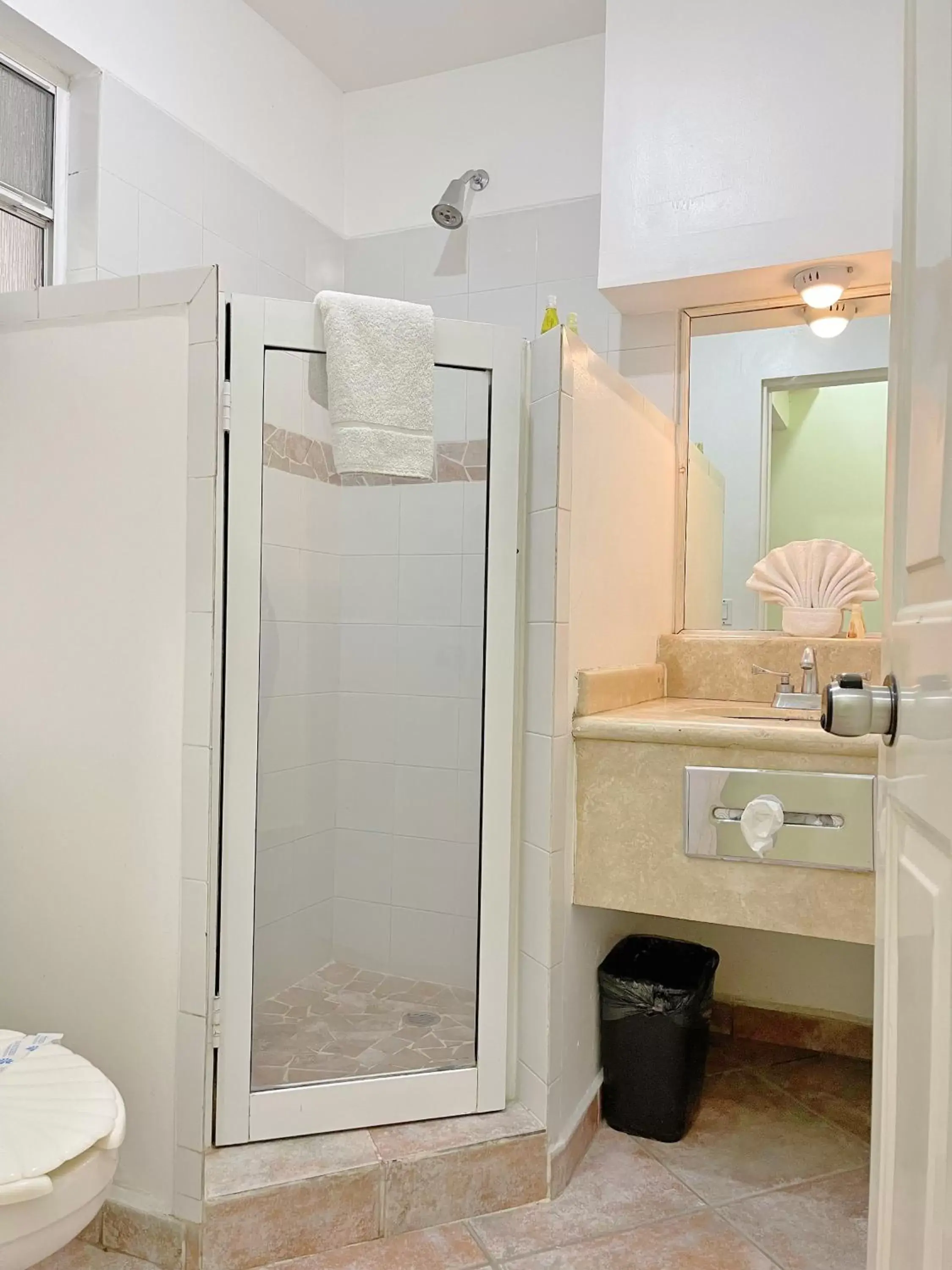 Bathroom in Seven Crown Express & Suites by Kavia
