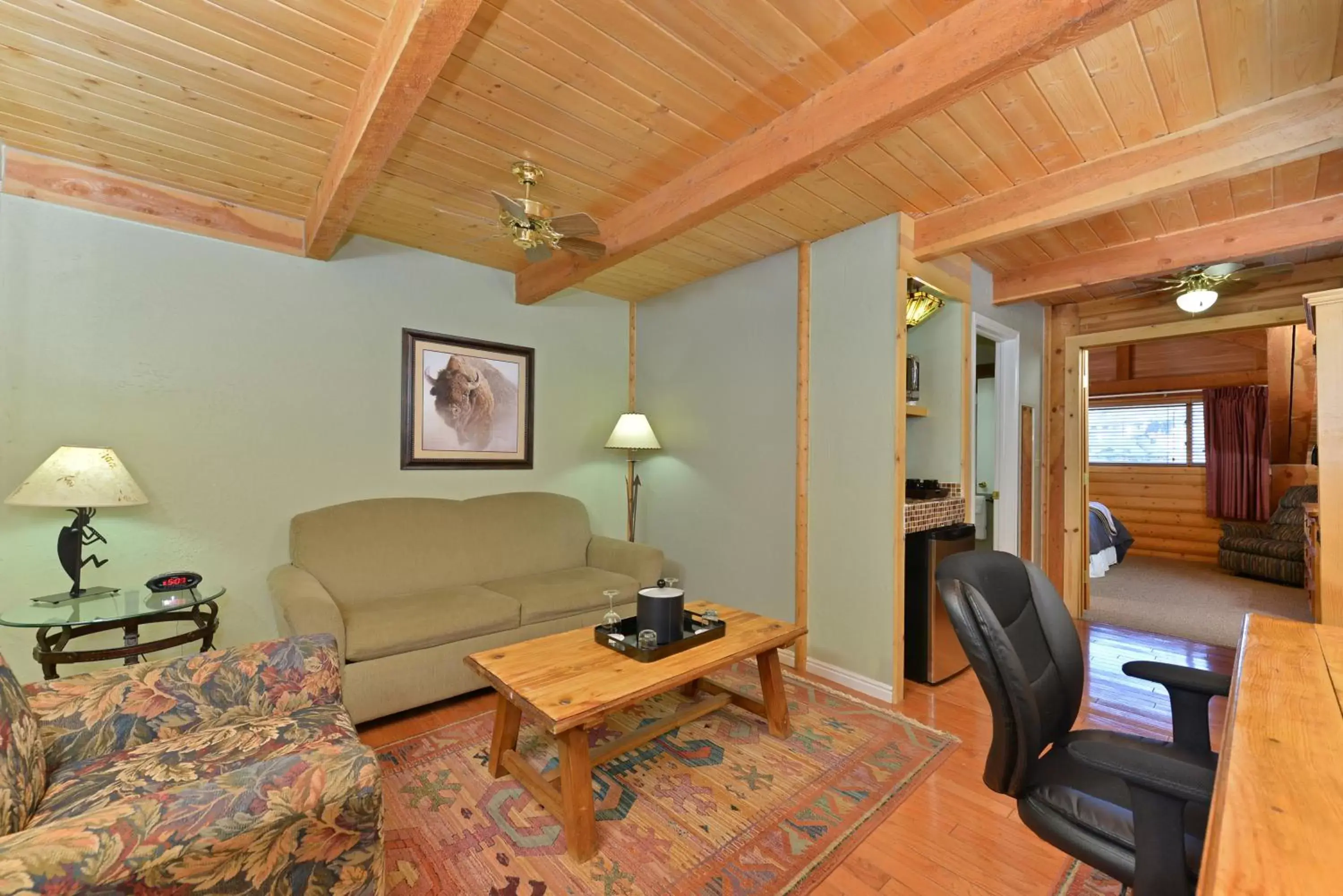 Living room, Seating Area in The Boulder Creek Lodge