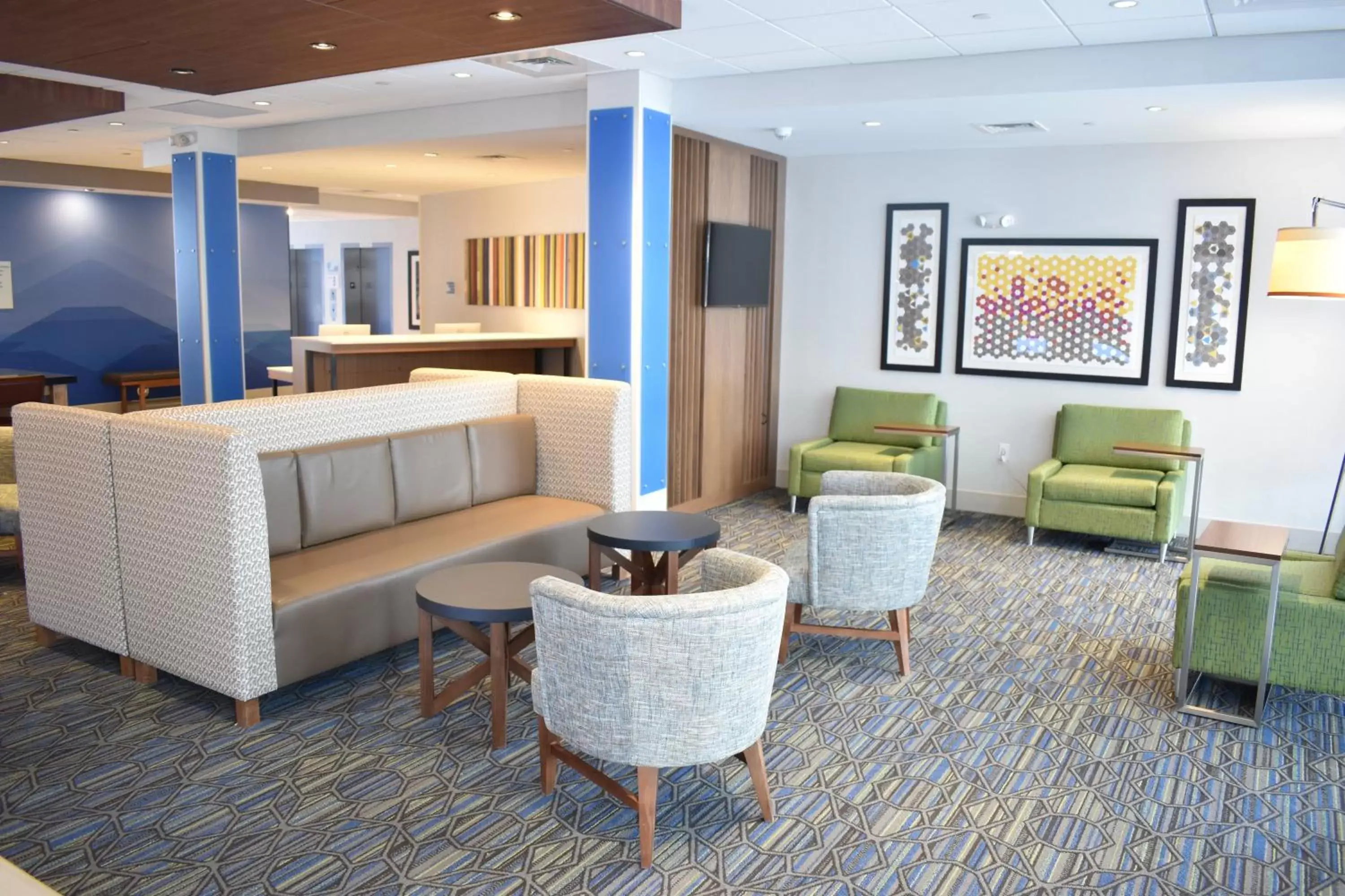 Property building, Lobby/Reception in Holiday Inn Express & Suites - Boston South - Randolph, an IHG Hotel