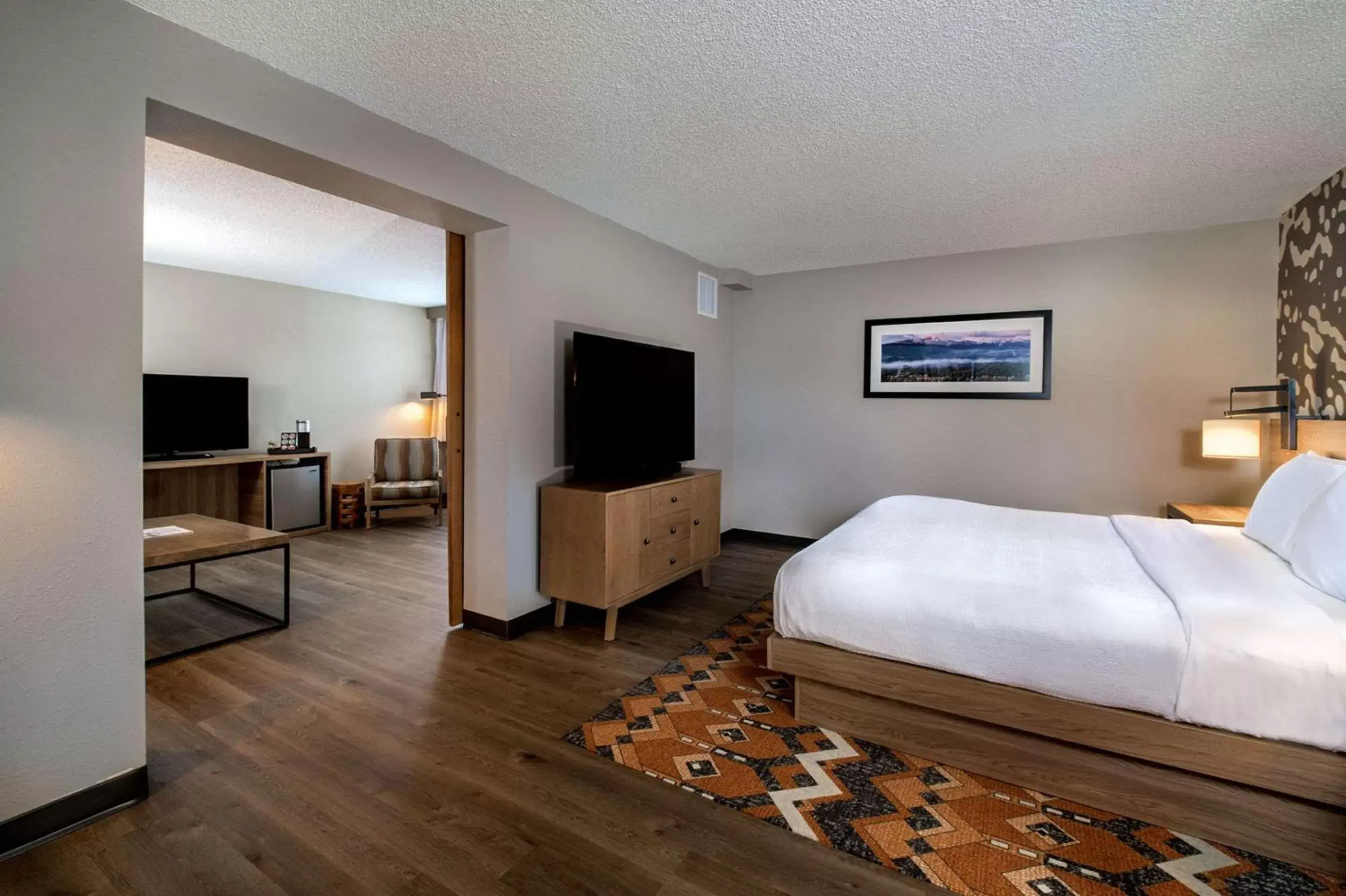 Bedroom, TV/Entertainment Center in The Ridgeline Hotel, Estes Park, Ascend Hotel Collection