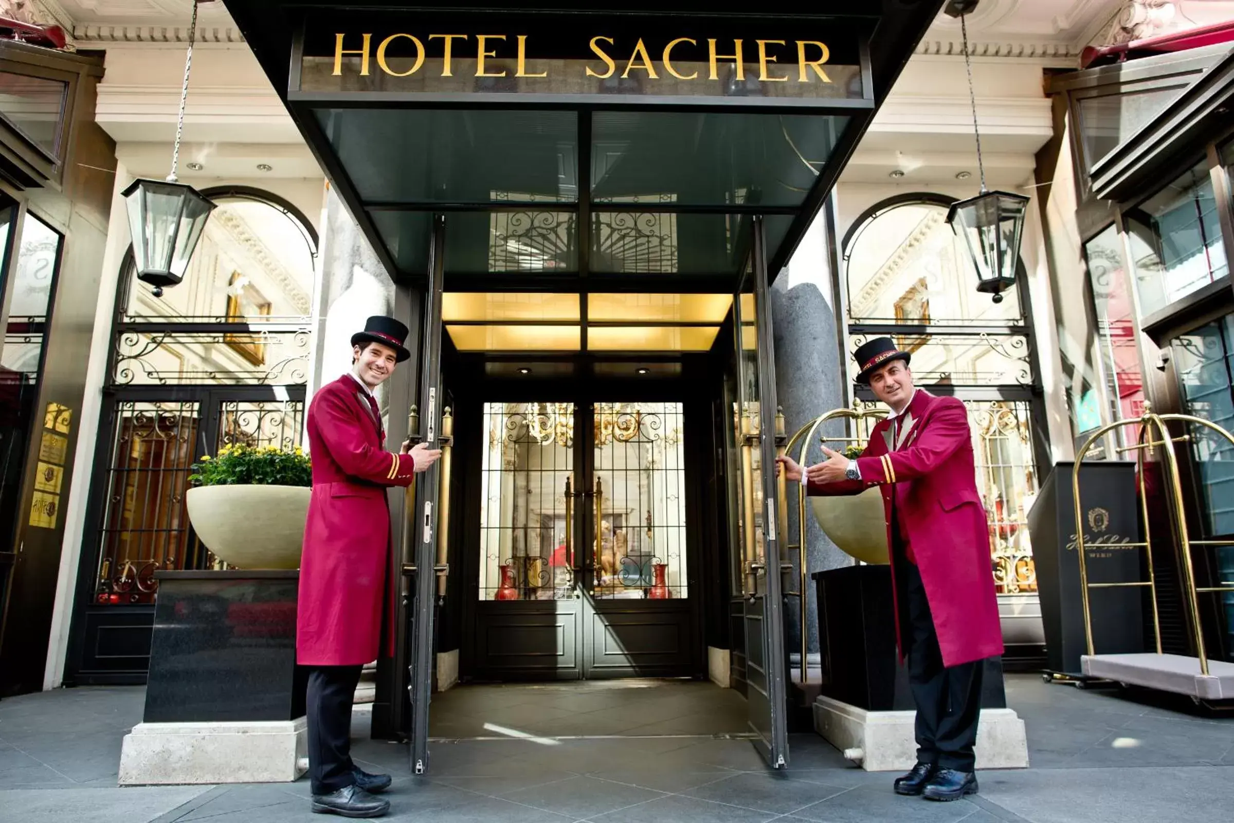 Property building, Guests in Hotel Sacher Wien