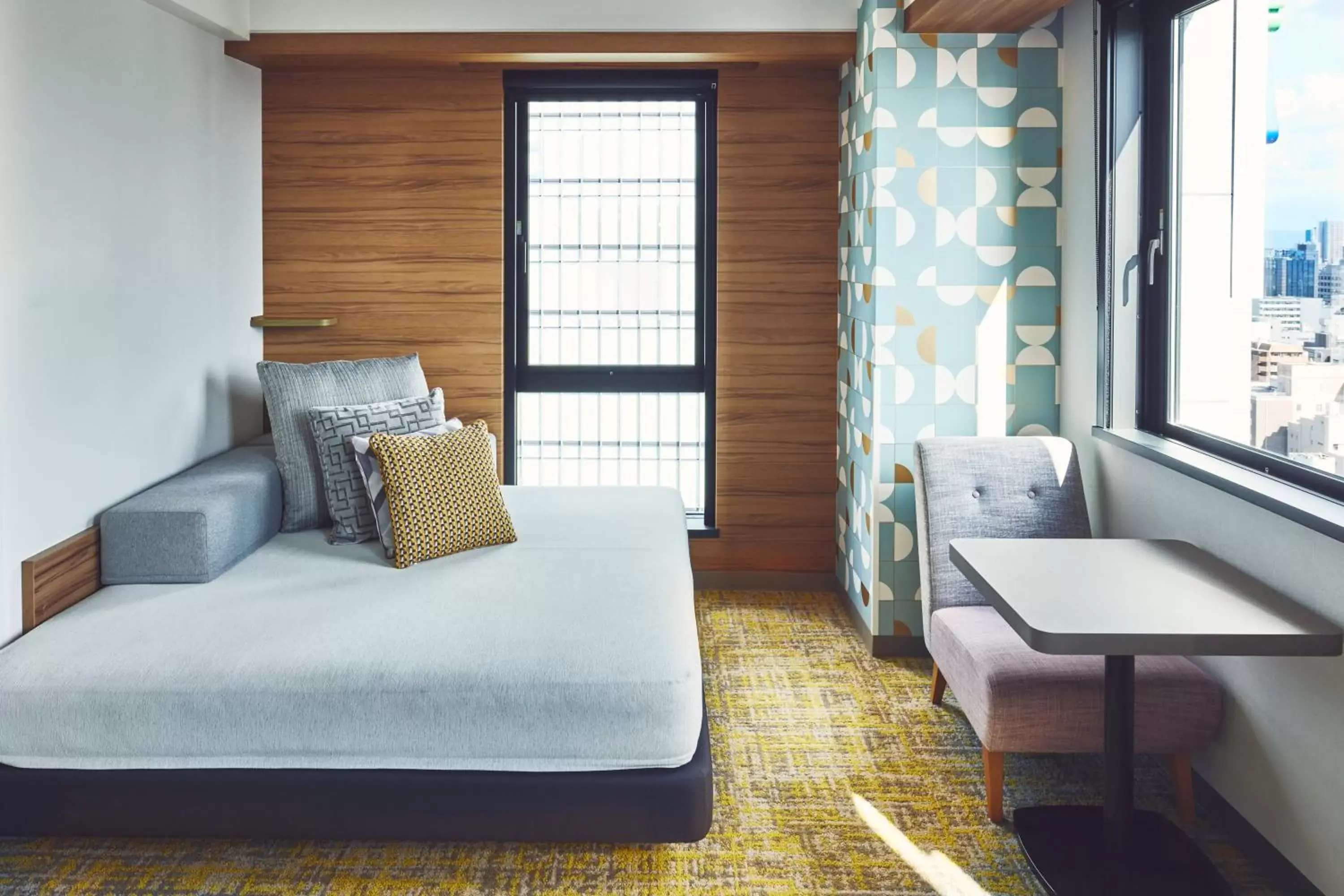 Seating area, Bed in Holiday Inn Express Osaka City Centre- Midosuji by IHG Seating area, Bed in Holiday Inn Express Osaka City Centre- Midosuji by IHG