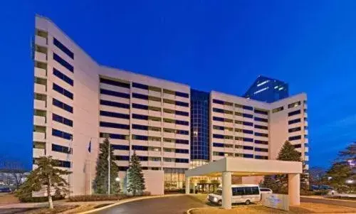 Facade/entrance in Hilton Suites Chicago/Oakbrook Terrace