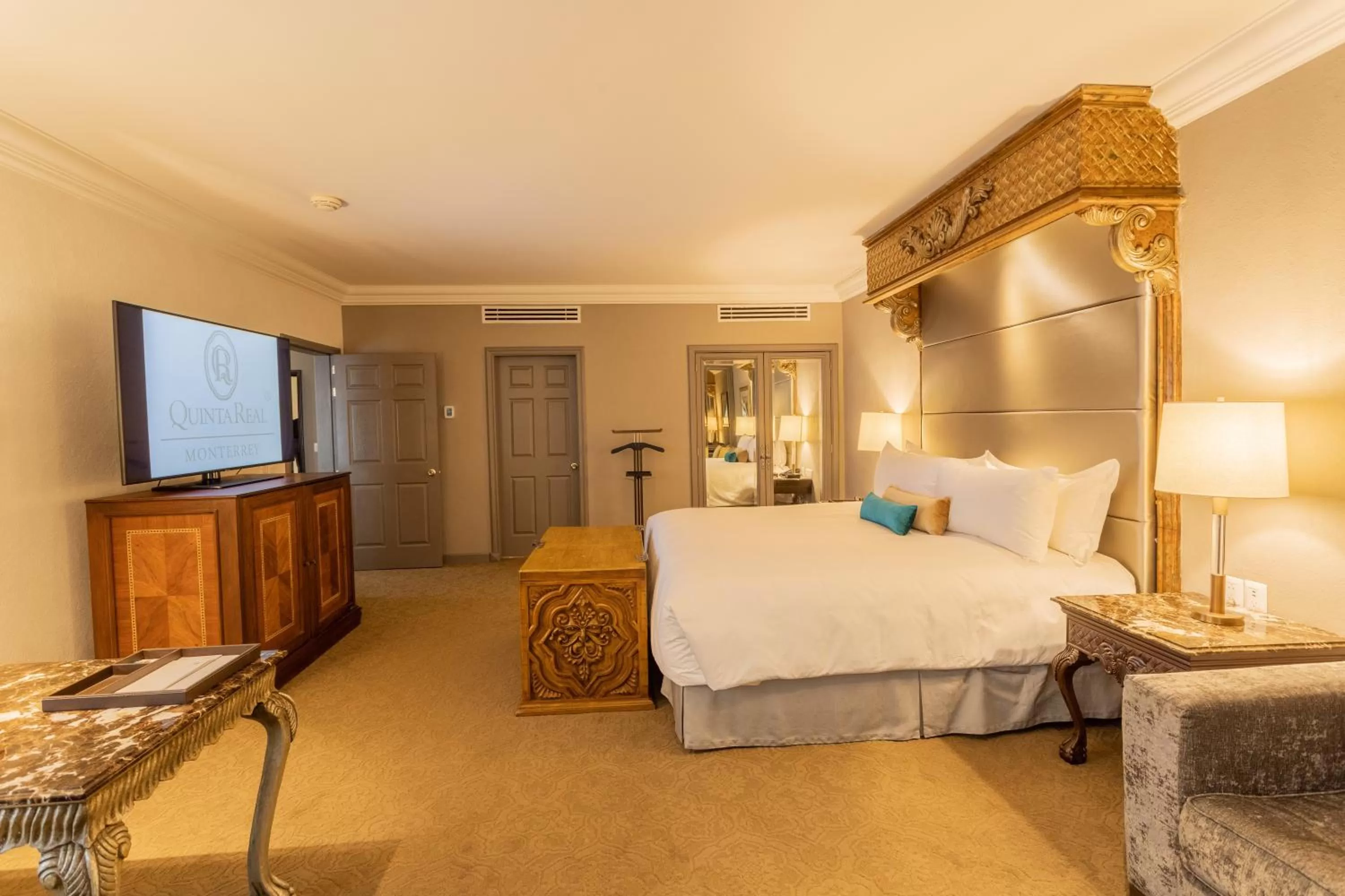 Bedroom, Bed in Quinta Real Monterrey