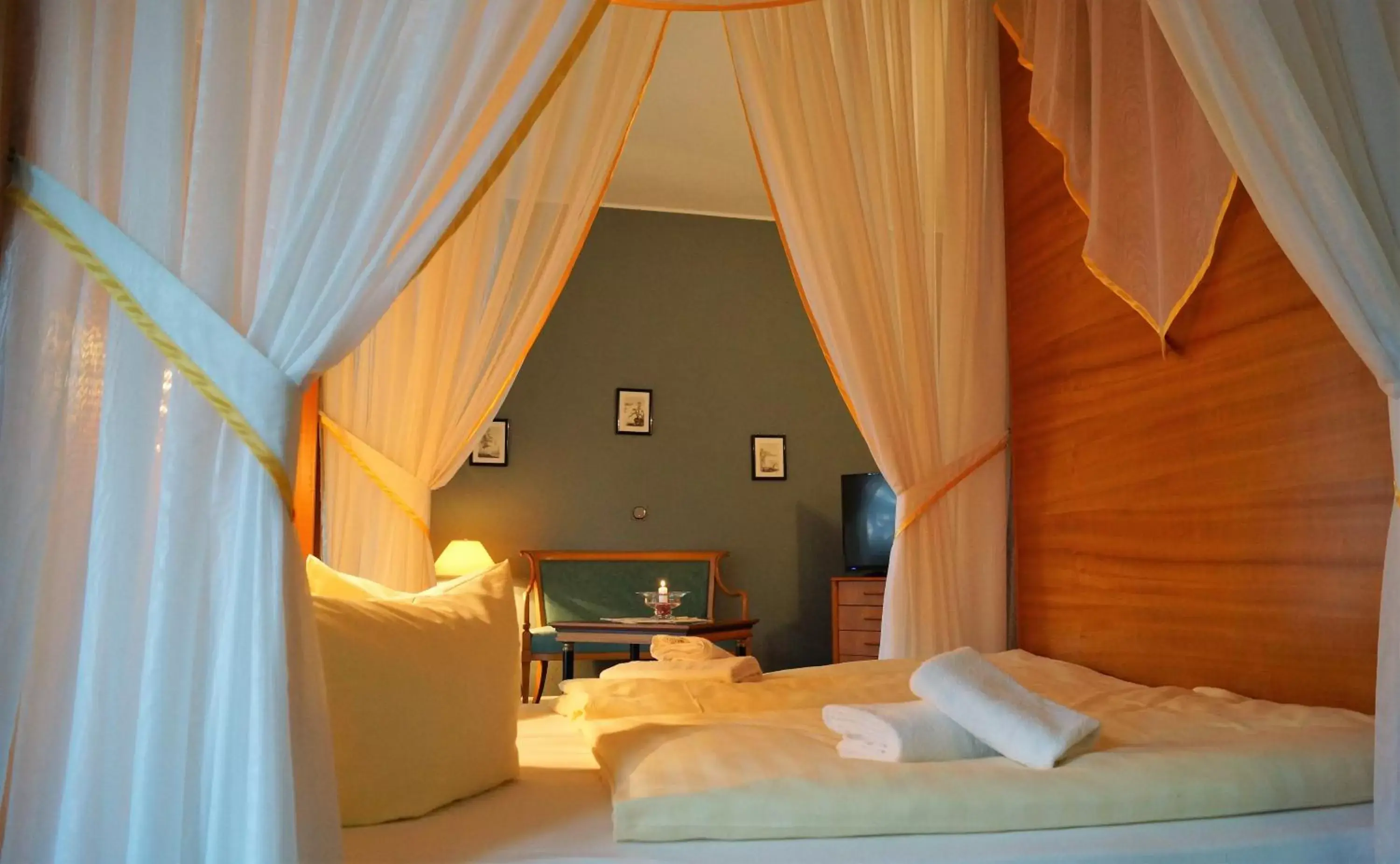 Junior Suite with Balcony in Waldhotel am See Berlin-Schmöckwitz Junior Suite with Balcony in Waldhotel am See Berlin-Schmöckwitz