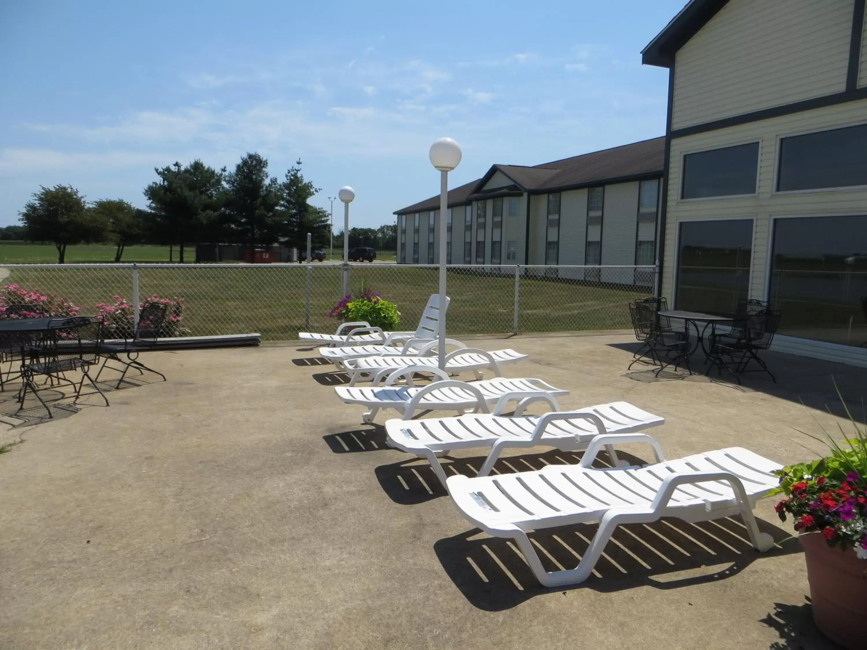 Patio, Patio/Outdoor Area in Ramada by Wyndham Springfield North