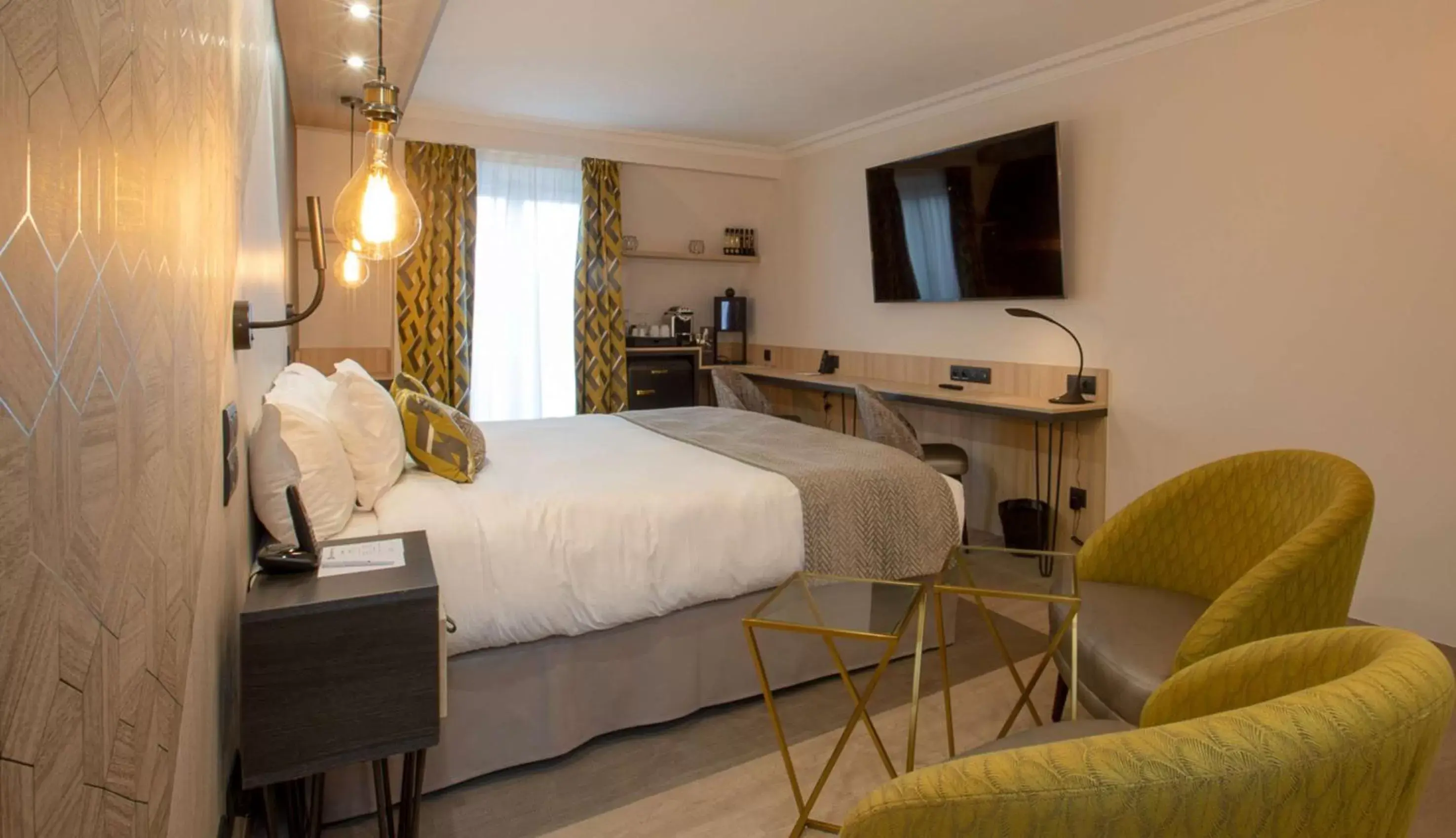 Bedroom, Bed in Best Western Plus Opéra Batignolles Bedroom, Bed in Best Western Plus Opéra Batignolles