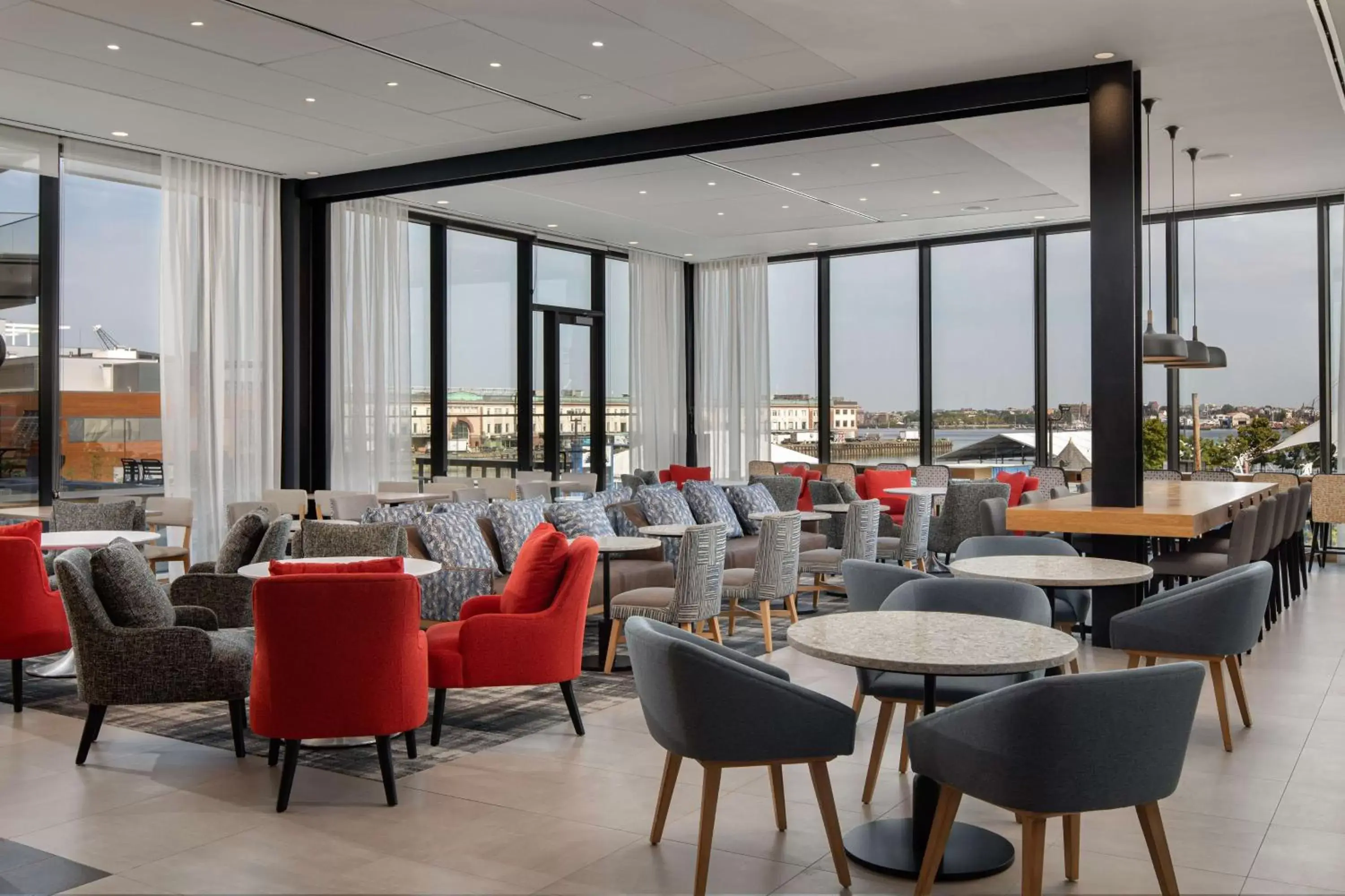 Lounge or bar, Restaurant/Places to Eat in Hyatt Place Boston/Seaport District