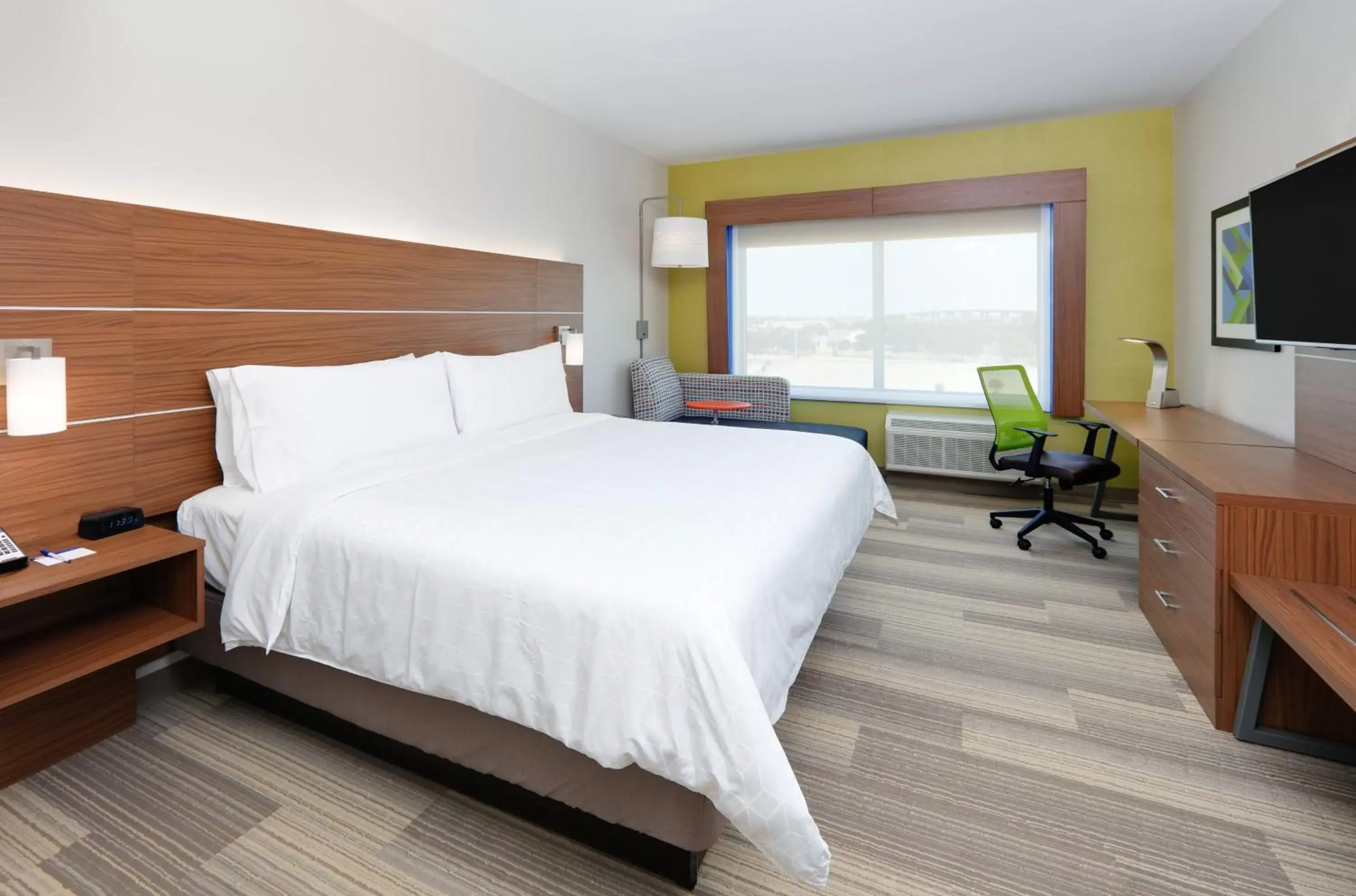 Photo of the whole room, Bed in Holiday Inn Express & Suites - Dallas NW HWY - Love Field, an IHG Hotel