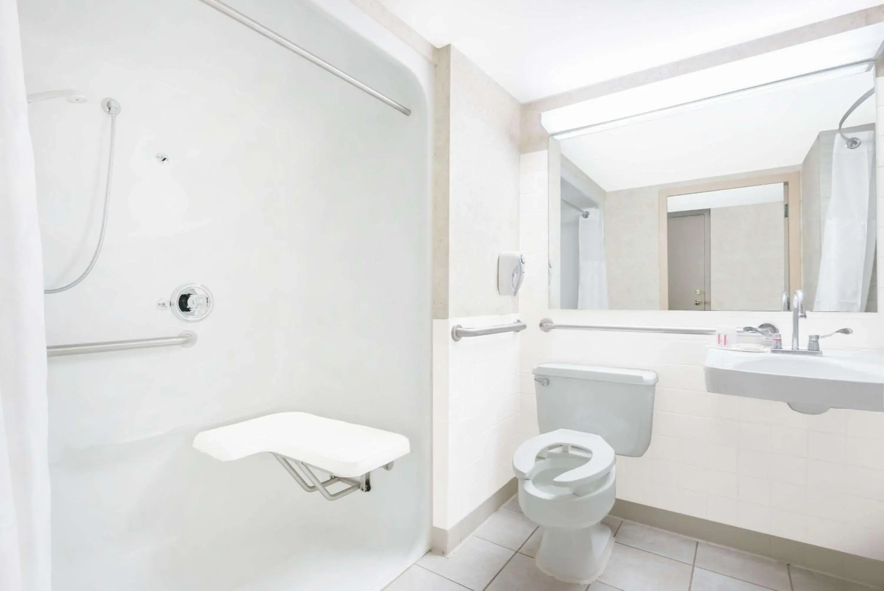 Shower, Bathroom in Ramada by Wyndham Lexington North Hotel & Conference Center