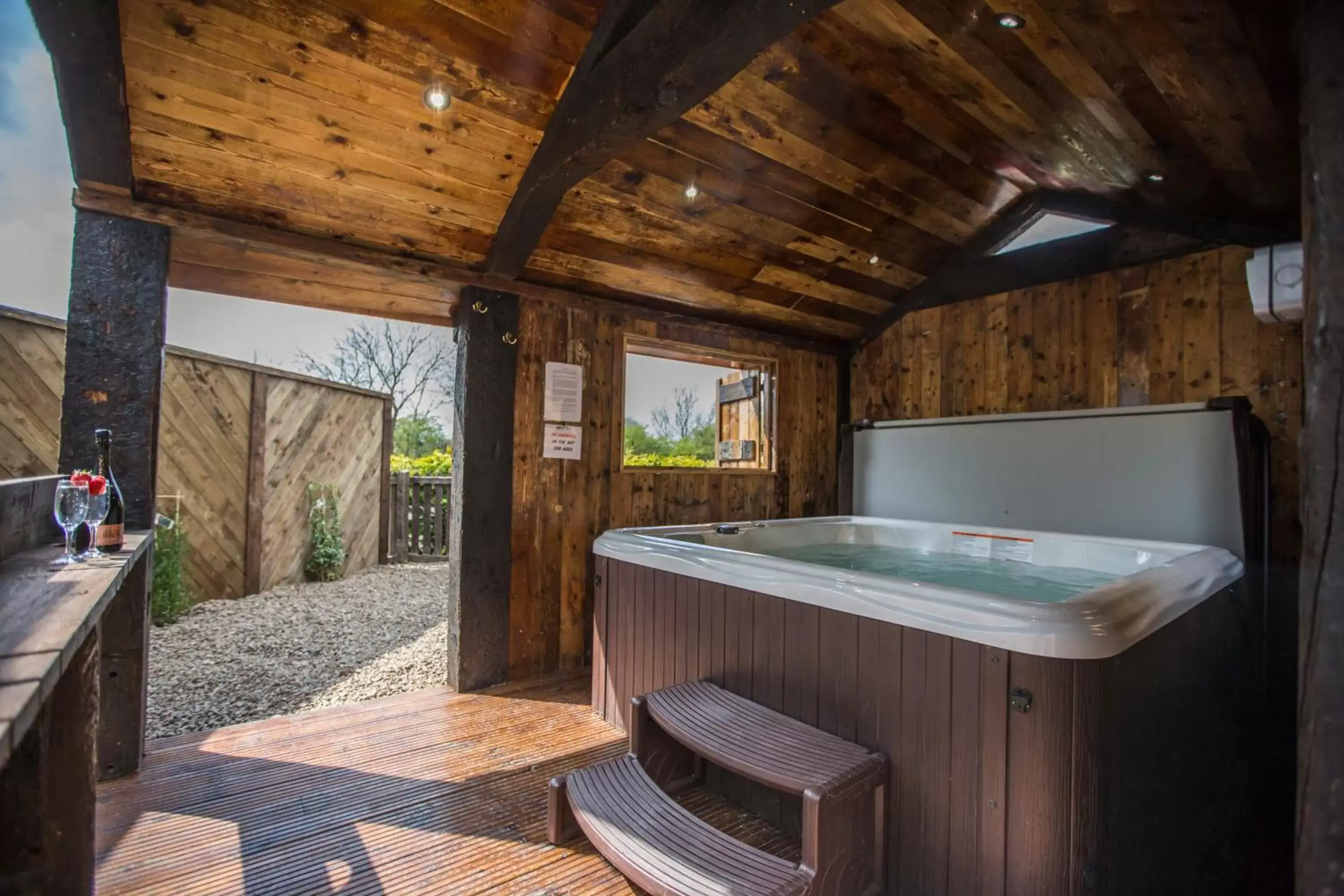 Hot Tub, Spa/Wellness in South Causey Inn