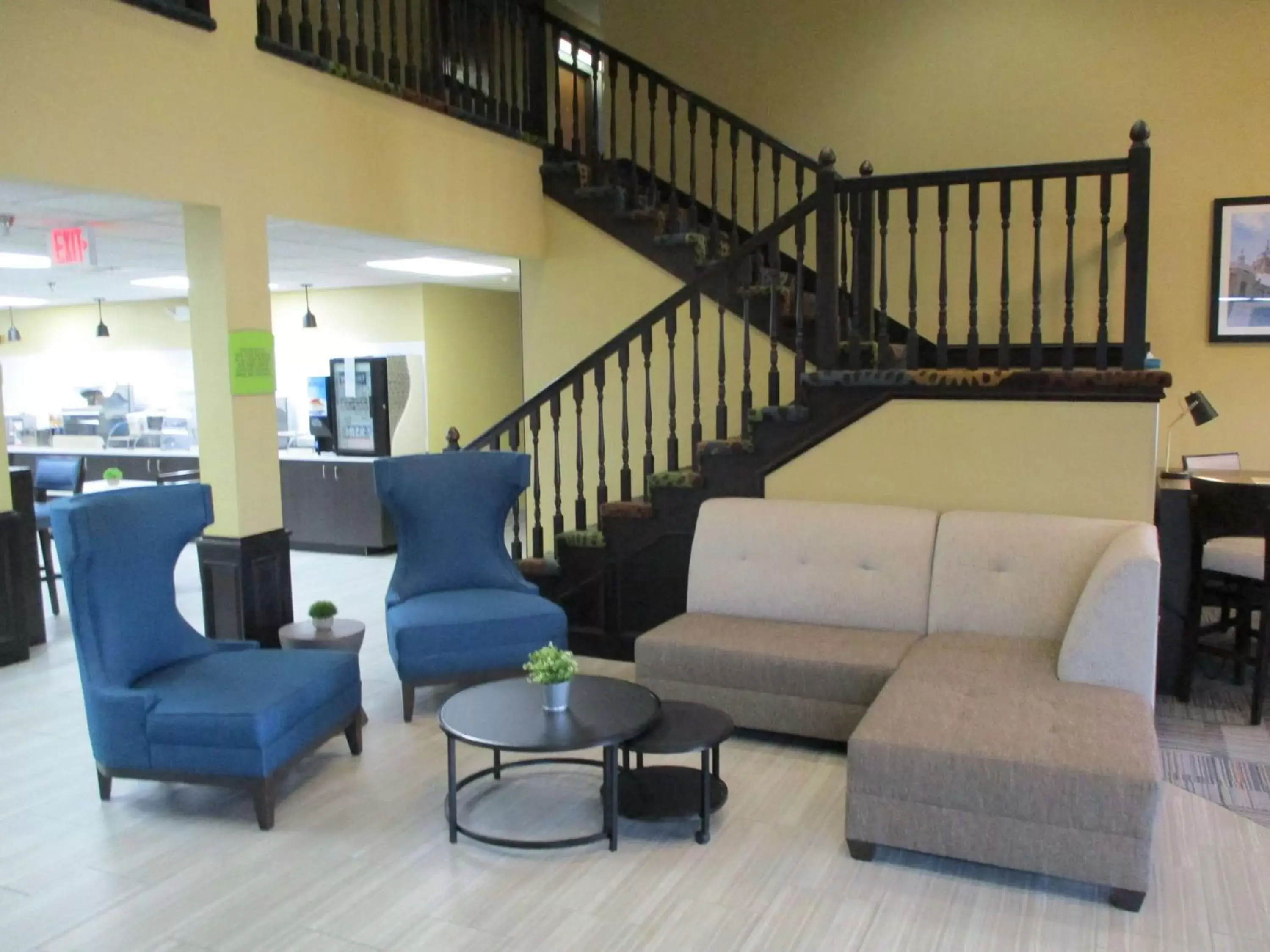 Lobby or reception, Seating Area in Best Western Warrensburg Inn