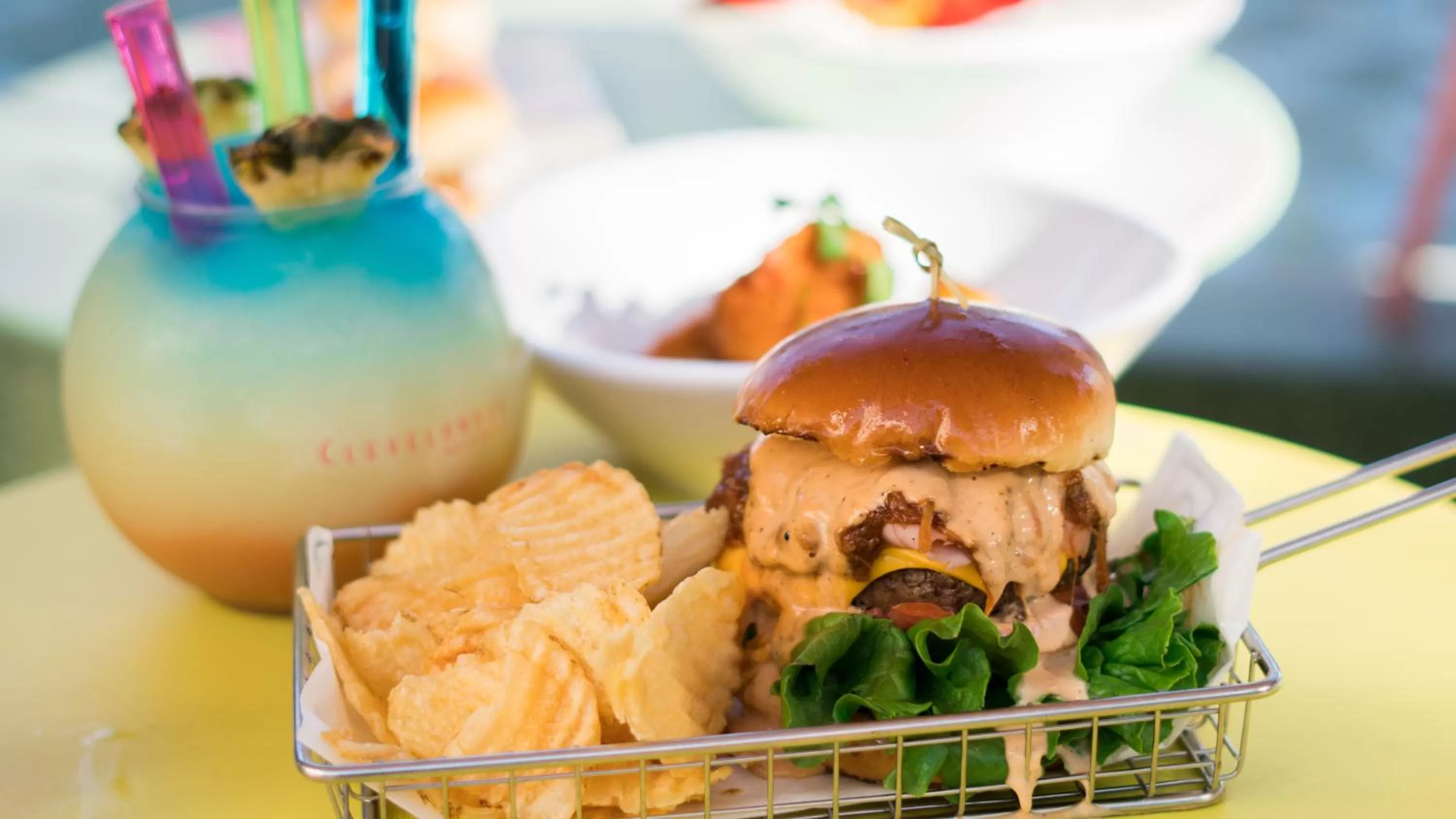 Restaurant/places to eat in Essex House Hotel