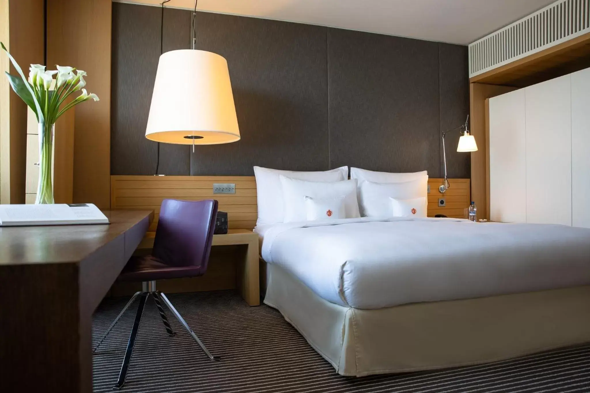 Photo of the whole room, Bed in InterContinental Genève, an IHG Hotel